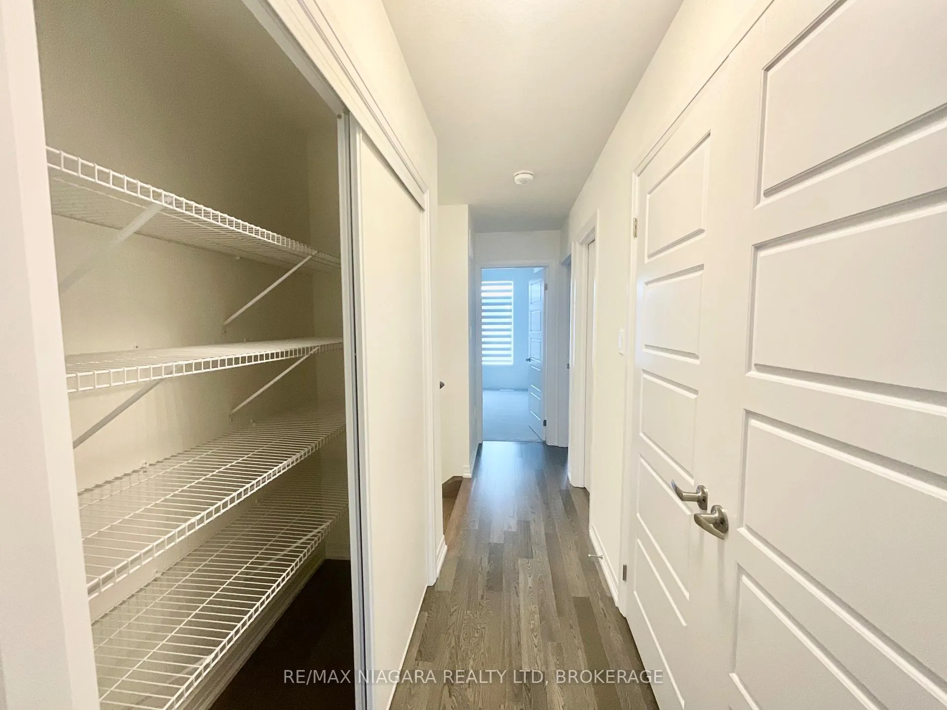Photo 21 of 10 Selection Heights, Thorold, Rolling Meadows — HOMEH