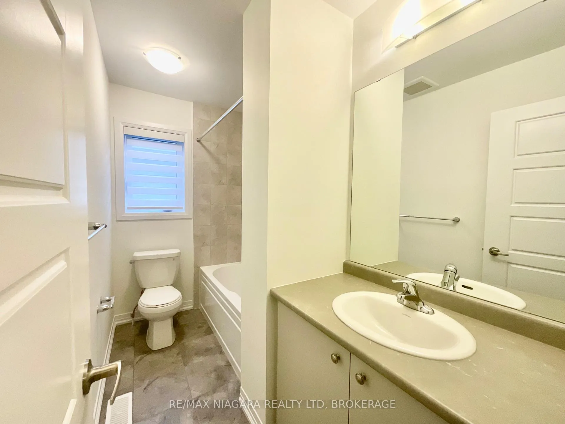 Photo 22 of 10 Selection Heights, Thorold, Rolling Meadows — HOMEH