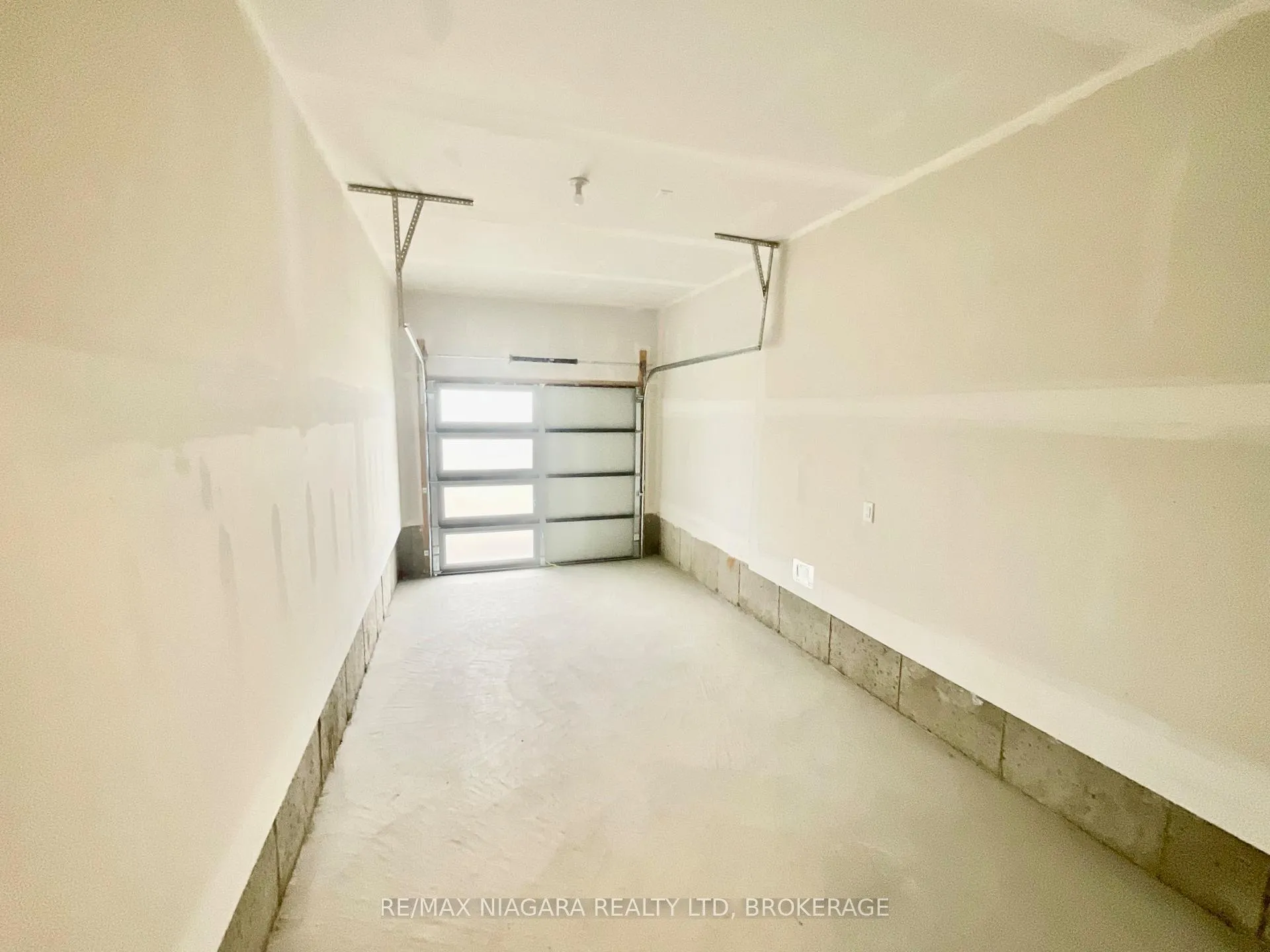 Photo 32 of 10 Selection Heights, Thorold, Rolling Meadows — HOMEH