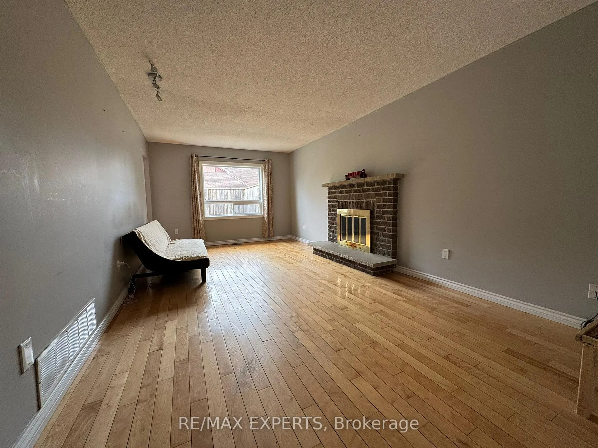 Photo 11 of 22 Hettersley Drive, Ajax, Central West — HOMEH