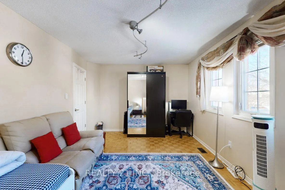 Photo 14 of 11 Iles Street W, Ajax, Central West — HOMEH