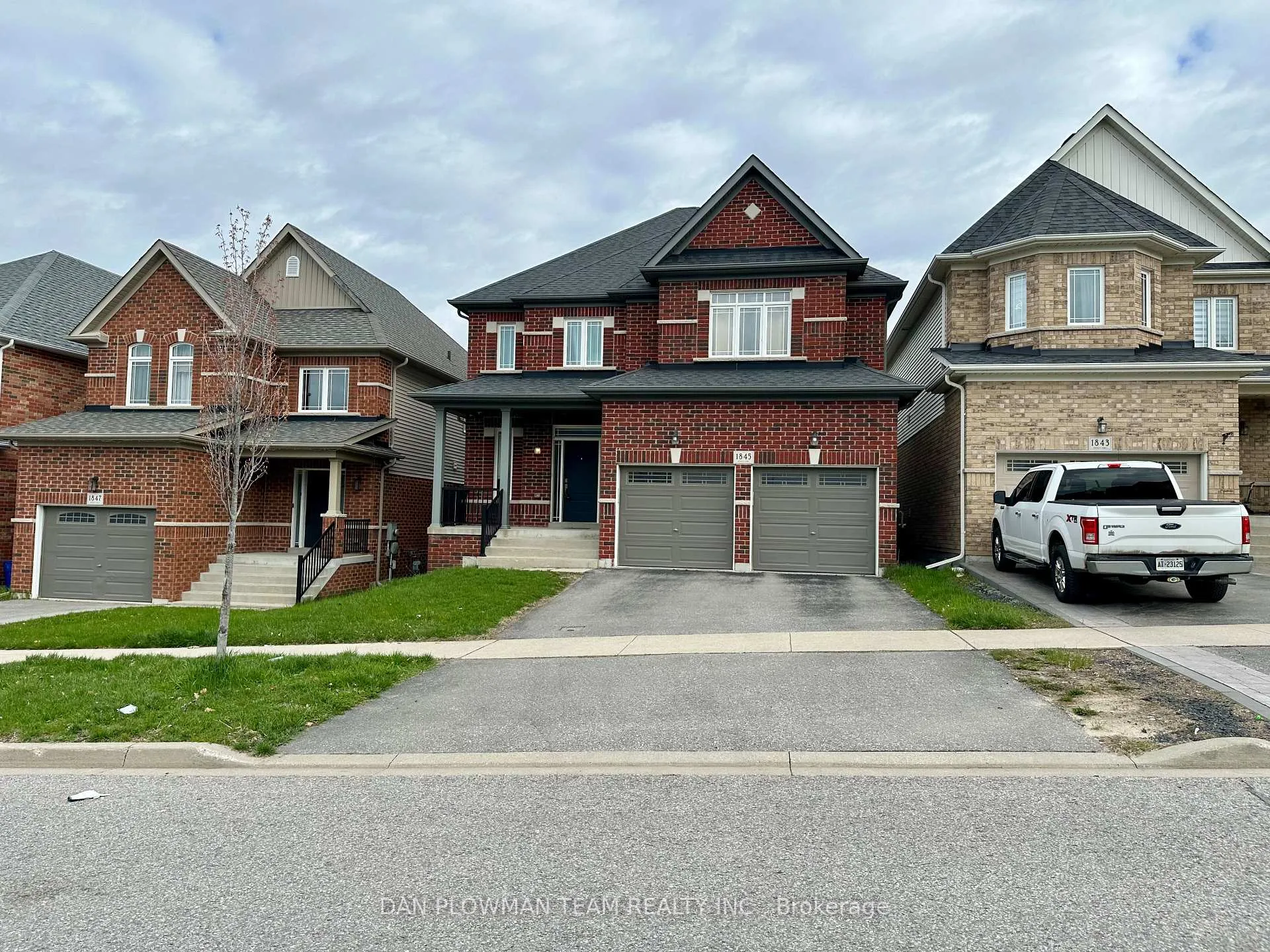 Photo 1 of 1845 Silverstone Crescent, Oshawa, Samac — HOMEH