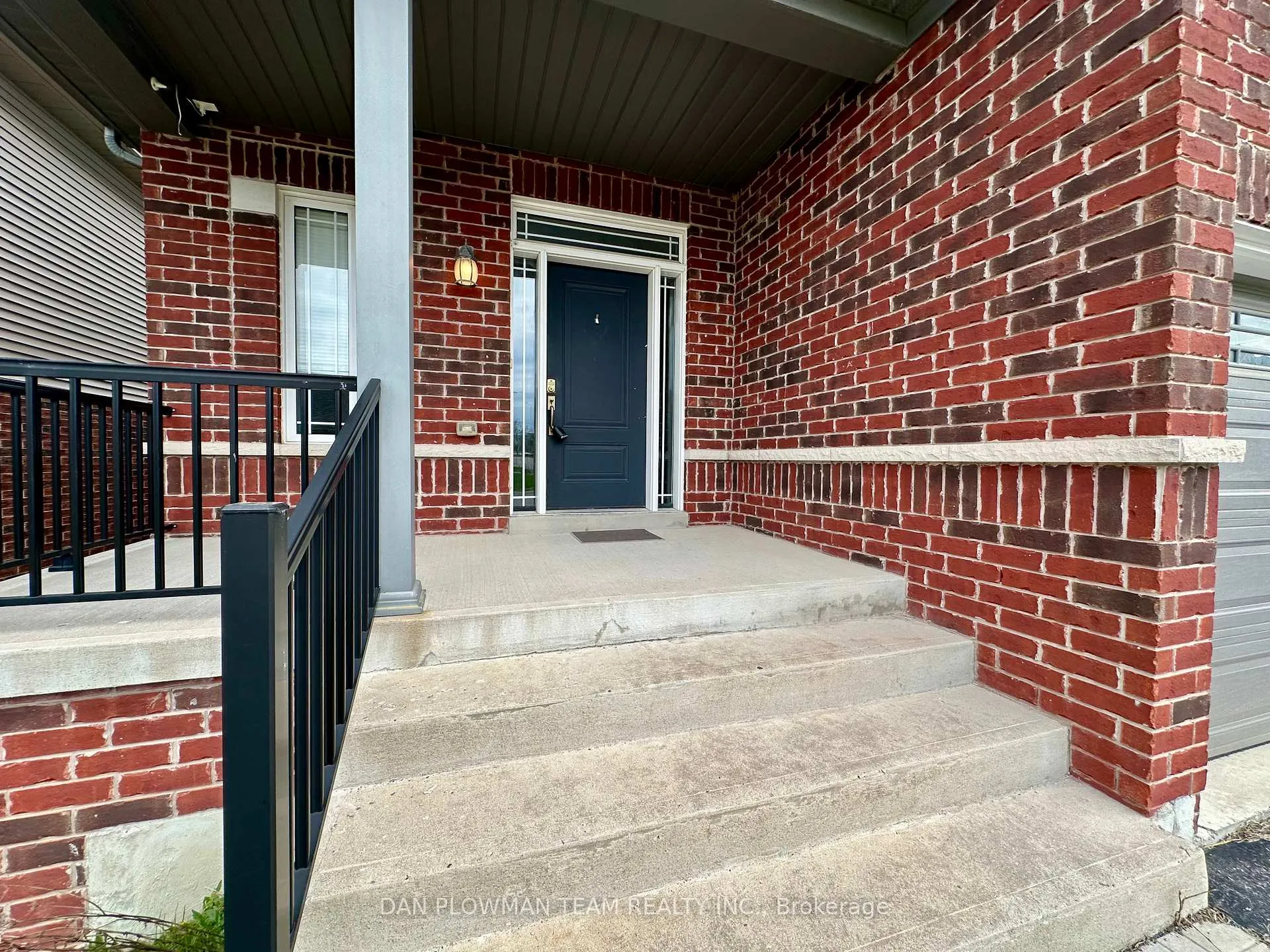 Photo 2 of 1845 Silverstone Crescent, Oshawa, Samac — HOMEH