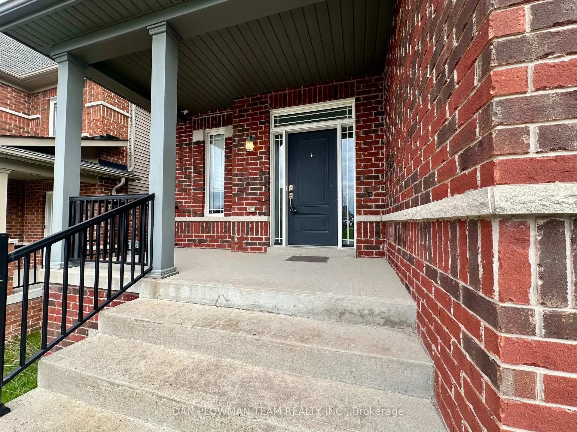 Photo 3 of 1845 Silverstone Crescent, Oshawa, Samac — HOMEH