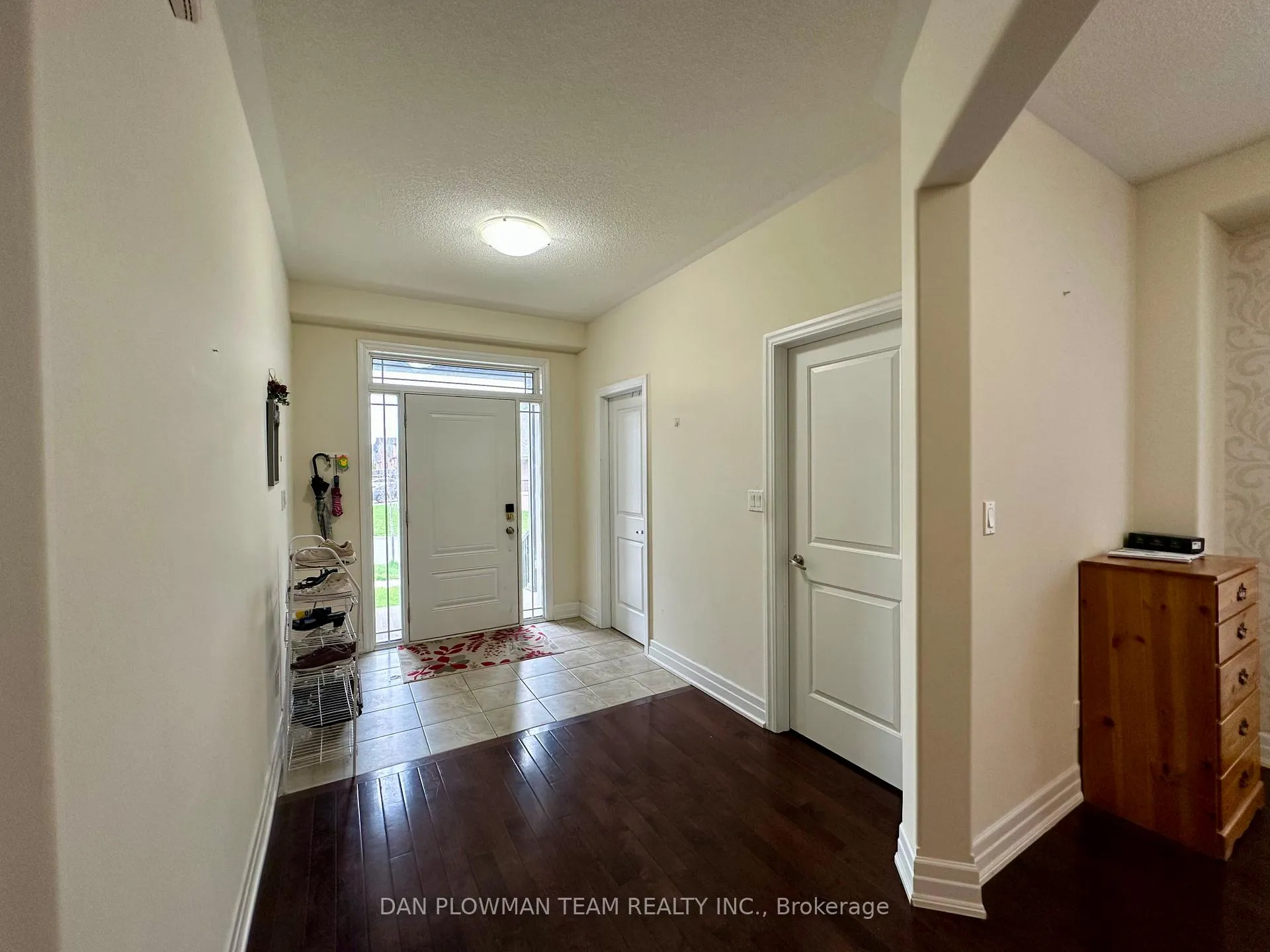 Photo 4 of 1845 Silverstone Crescent, Oshawa, Samac — HOMEH