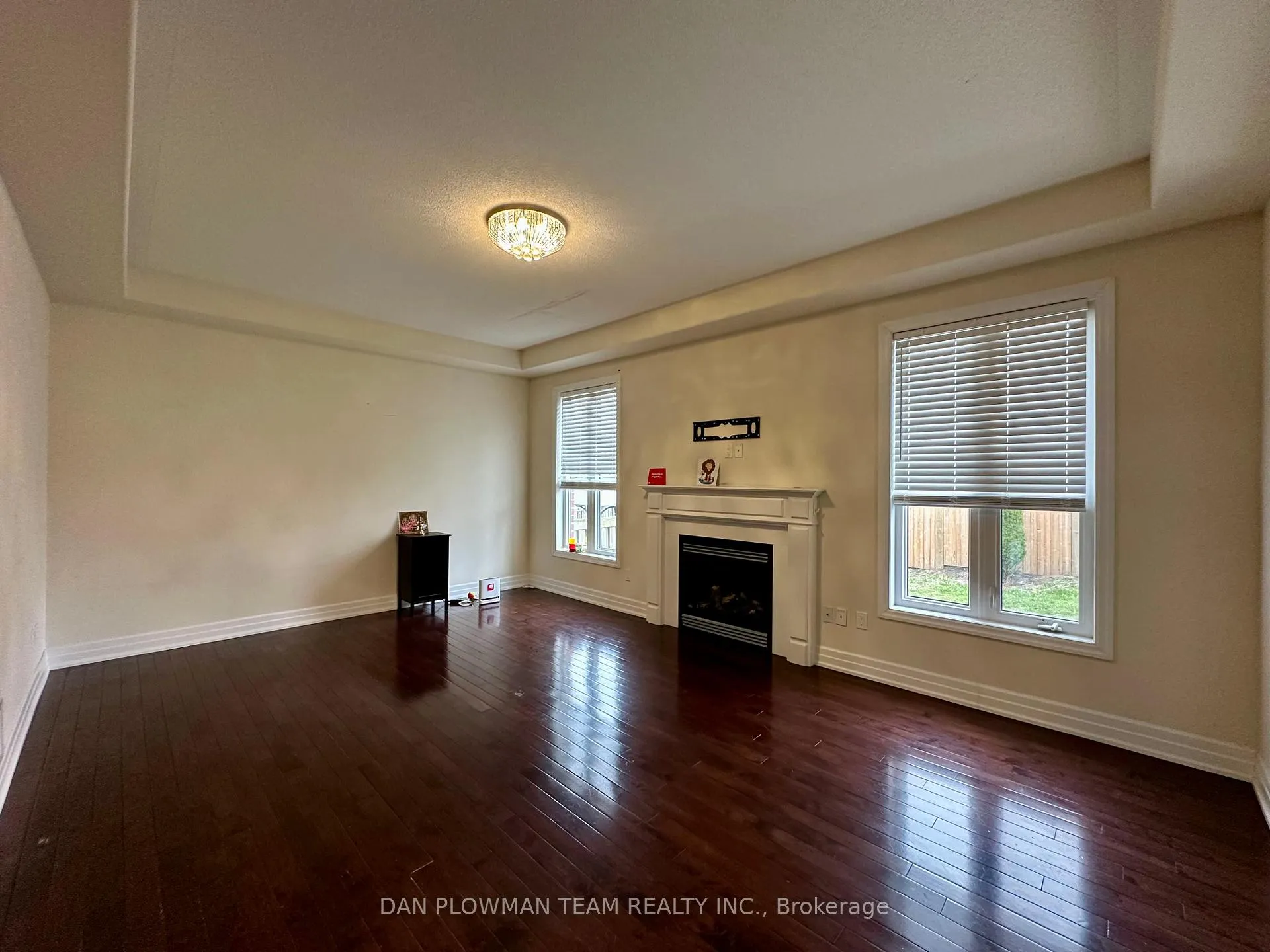 Photo 9 of 1845 Silverstone Crescent, Oshawa, Samac — HOMEH
