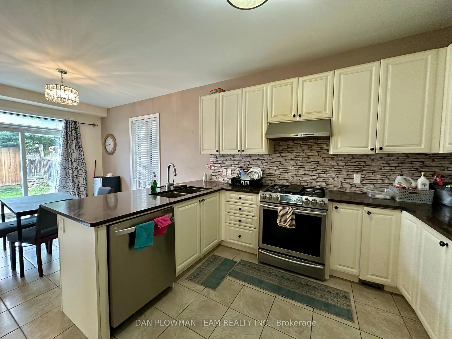 Photo 18 of 1845 Silverstone Crescent, Oshawa, Samac — HOMEH