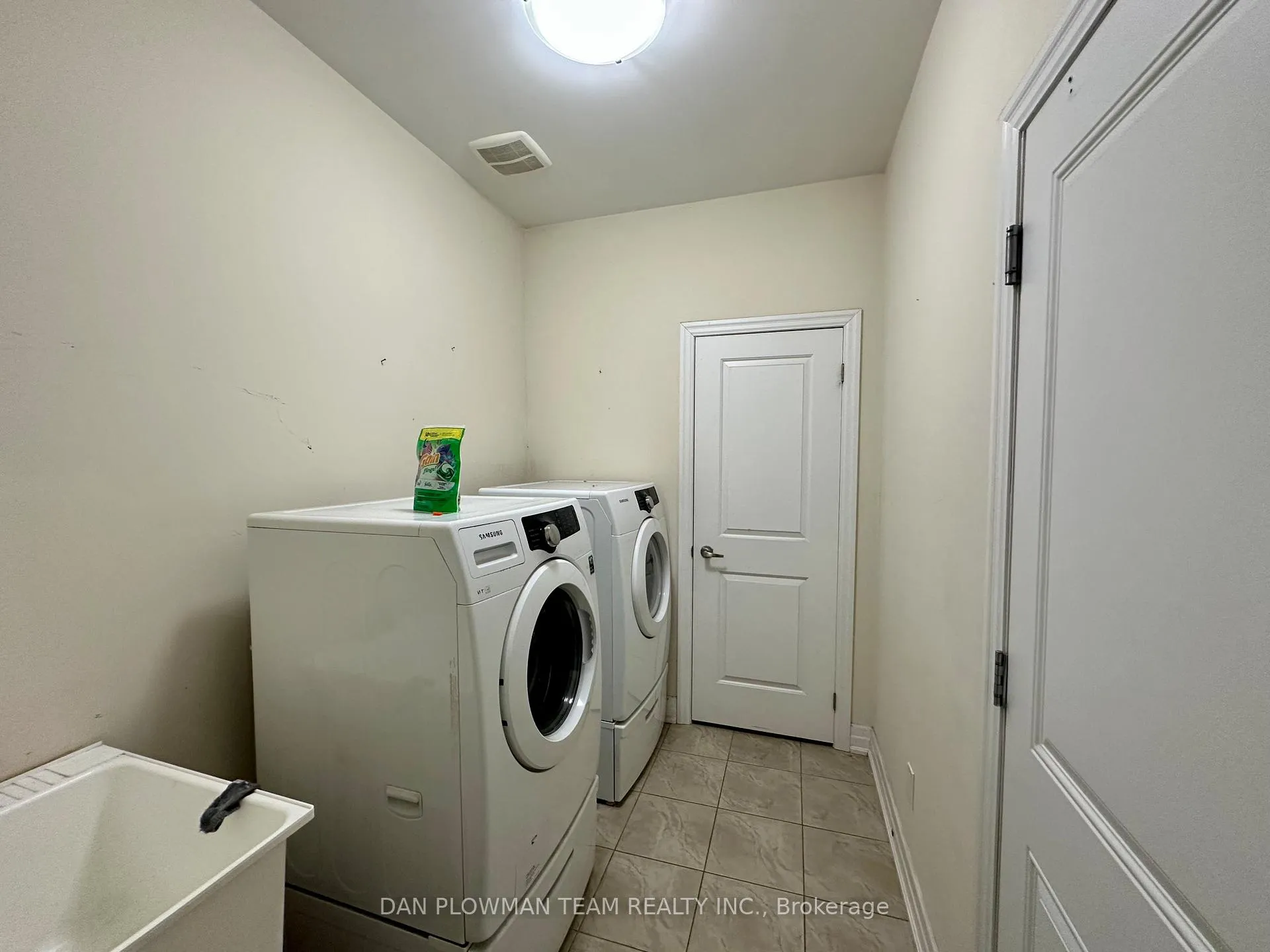 Photo 22 of 1845 Silverstone Crescent, Oshawa, Samac — HOMEH