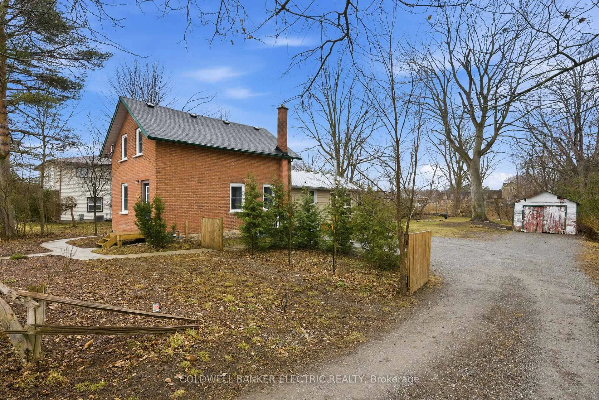 Photo 2 of 607 Armour Road, Peterborough, Ashburnham Ward 4 — HOMEH