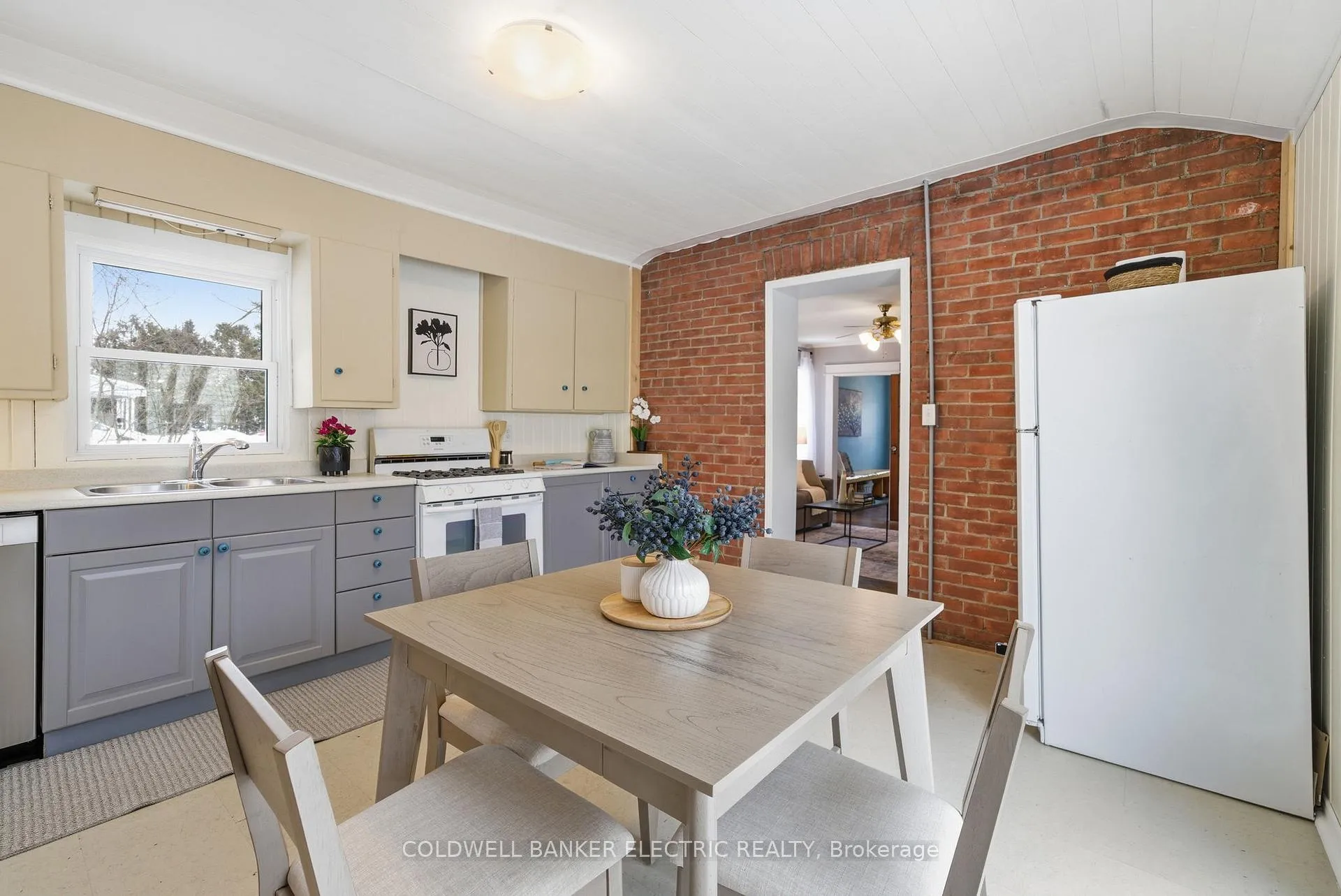 Photo 21 of 607 Armour Road, Peterborough, Ashburnham Ward 4 — HOMEH
