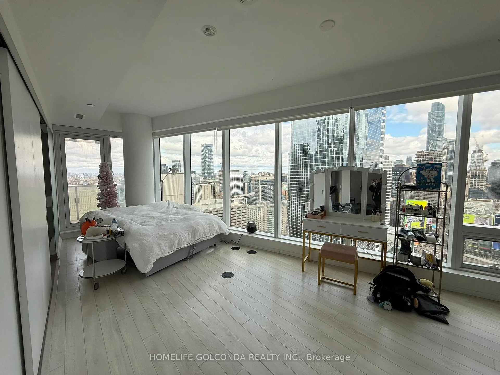 Photo 3 of Unit 3012, 197 Yonge Street, Toronto, Church-Yonge Corridor — HOMEH