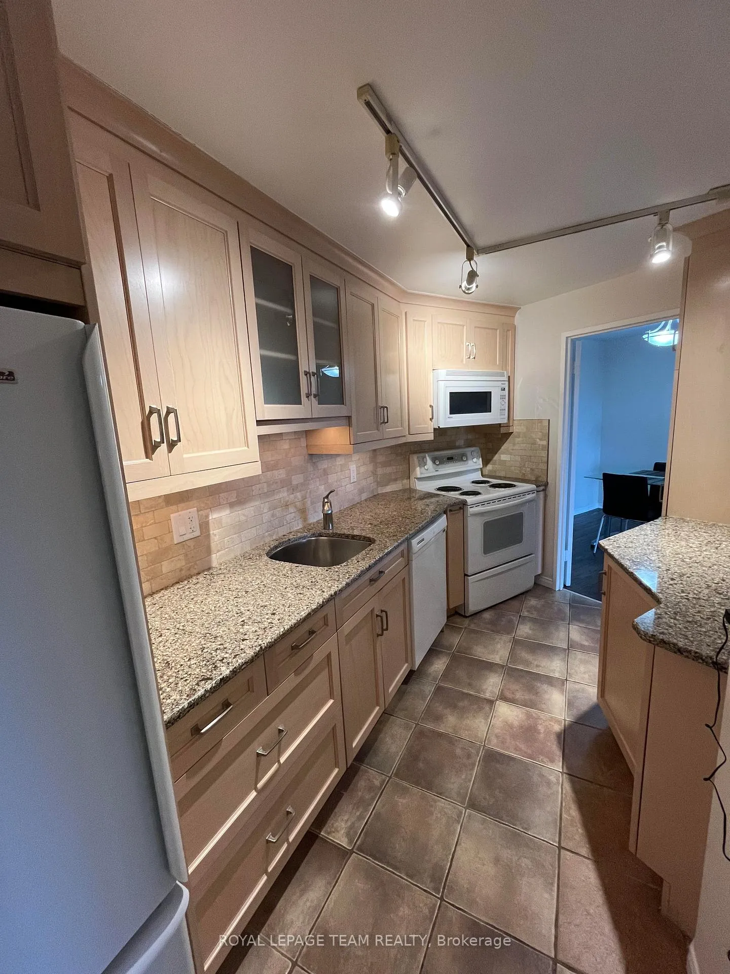 Photo 5 of Unit 1705, 1081 Ambleside Drive, Ottawa, Woodroffe — HOMEH