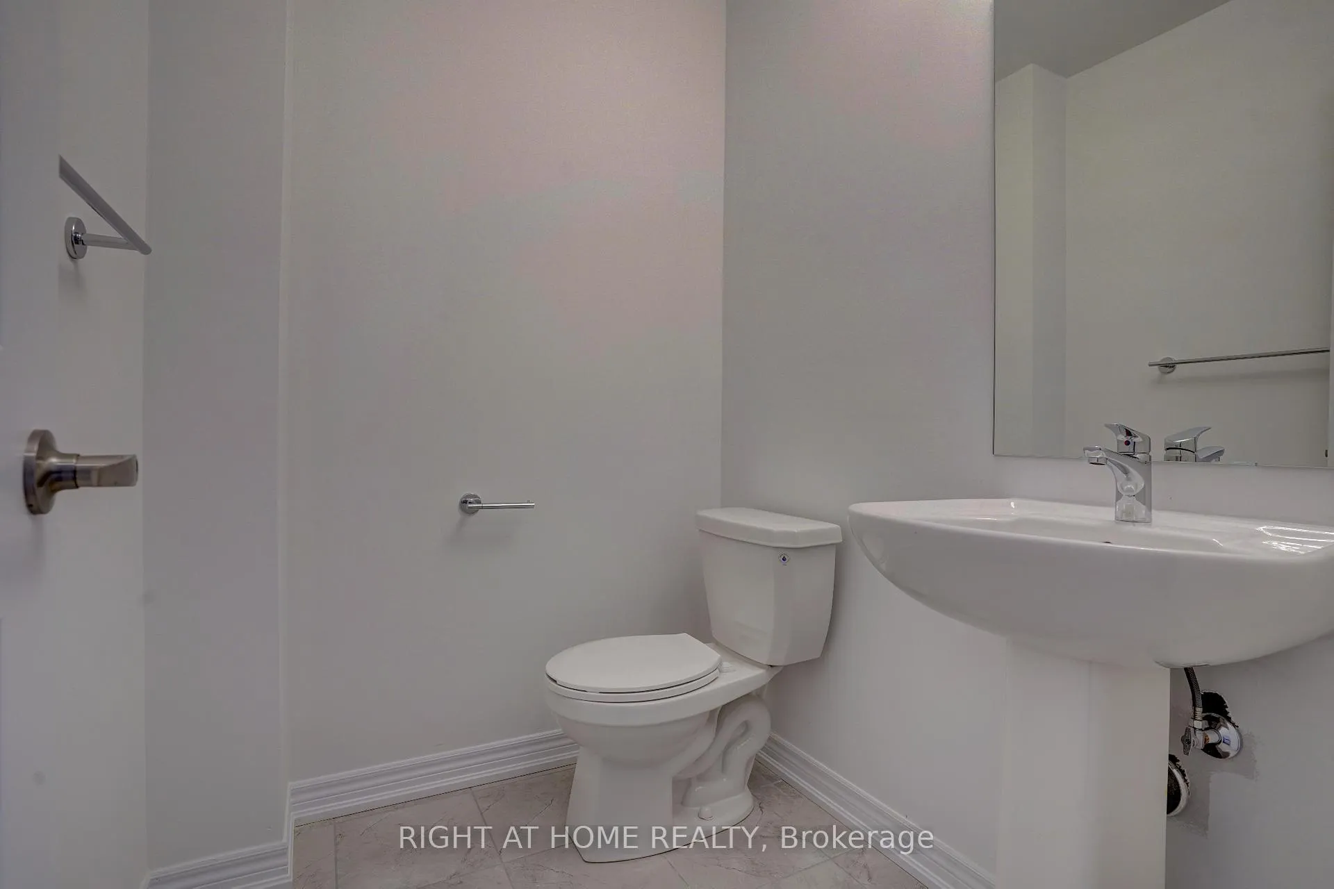 Photo 3 of 1124 Lockie Drive, Oshawa, Kedron — HOMEH
