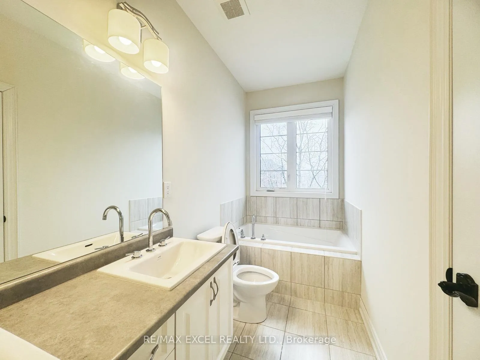 Photo 12 of 28 Island Green Lane, Markham, Angus Glen — HOMEH