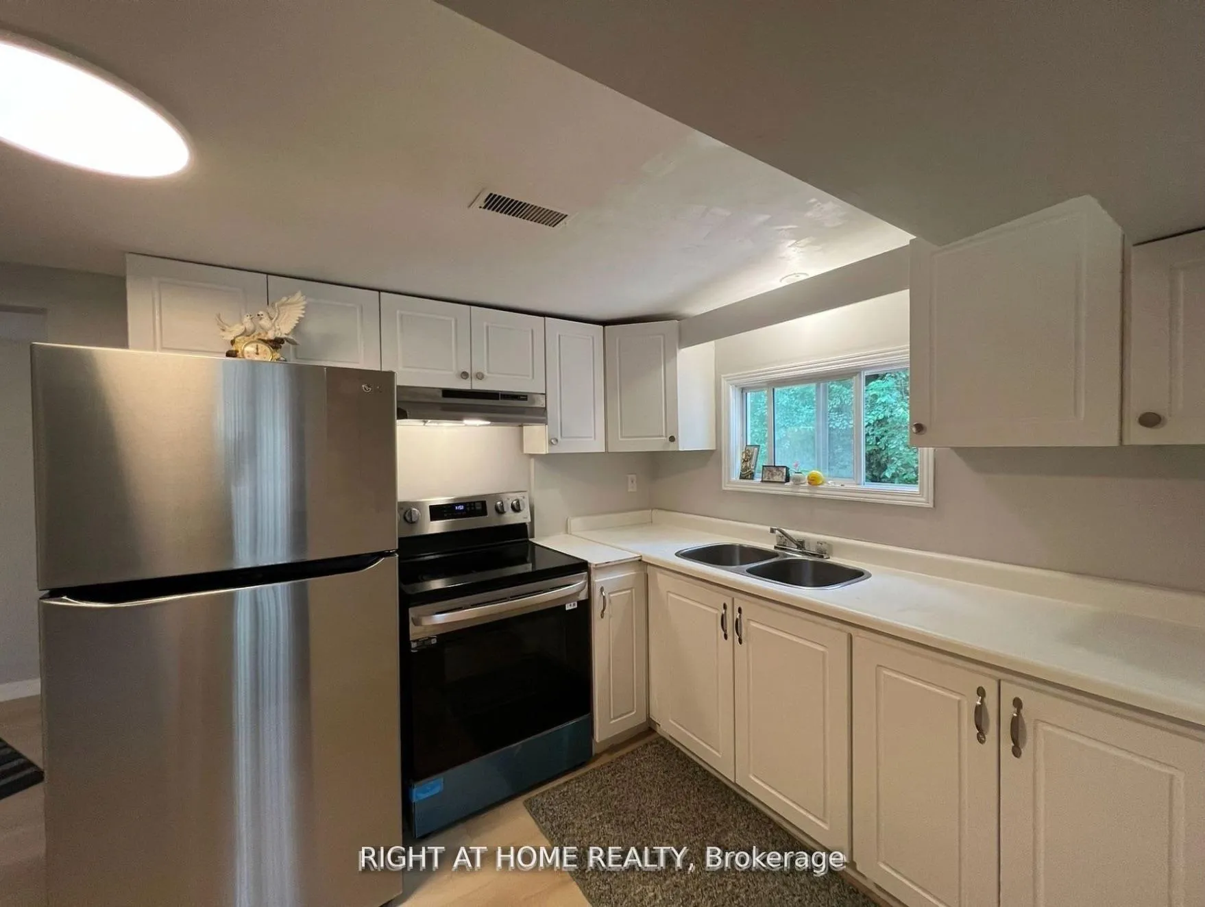 Photo 5 of 34 Broadview Street, Collingwood — HOMEH