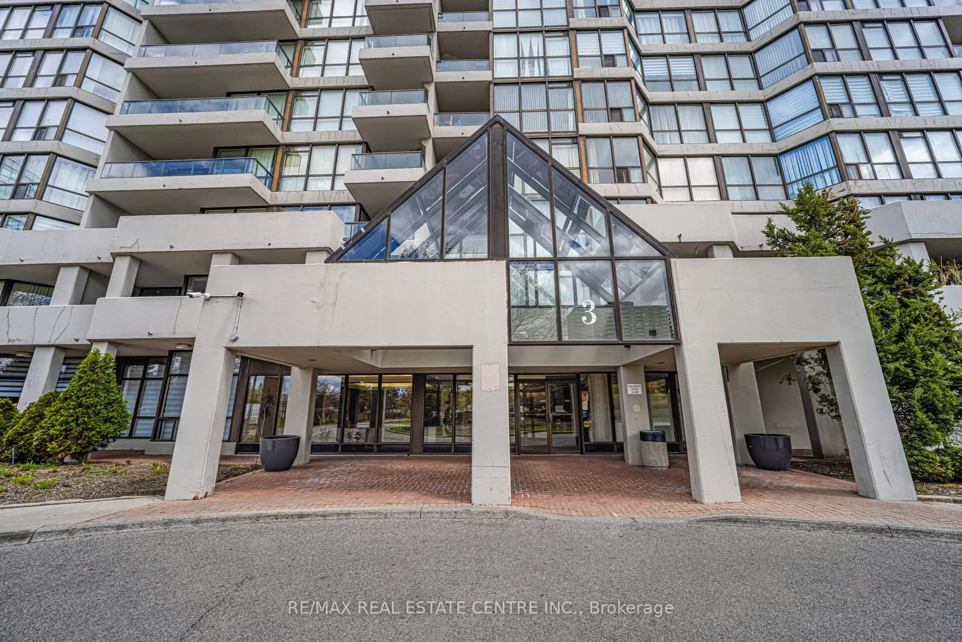 Photo 4 of Unit 607, 3 Rowntree Road, Etobicoke, Mount Olive-Silverstone-Jamestown — HOMEH