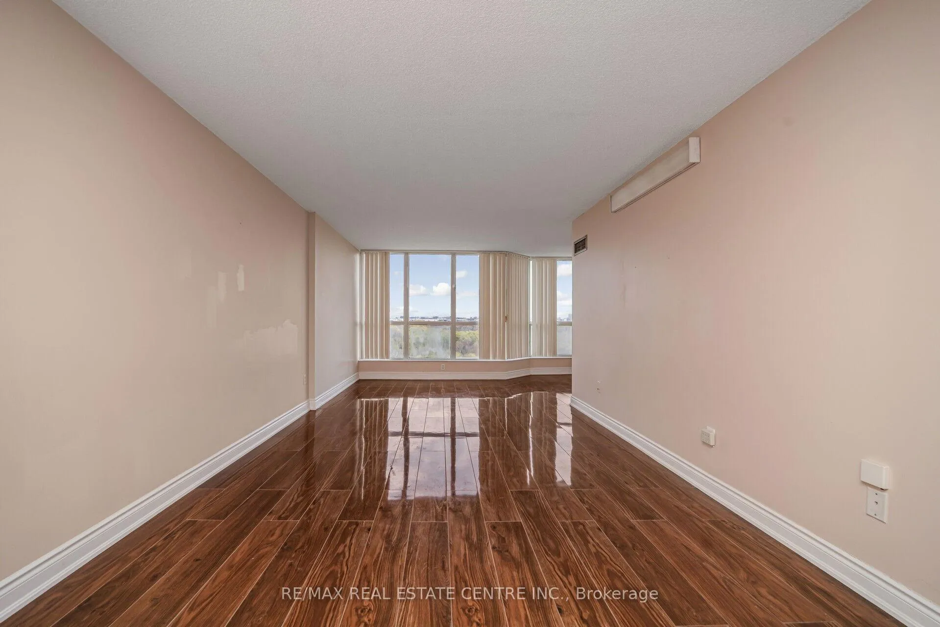 Photo 13 of Unit 607, 3 Rowntree Road, Etobicoke, Mount Olive-Silverstone-Jamestown — HOMEH