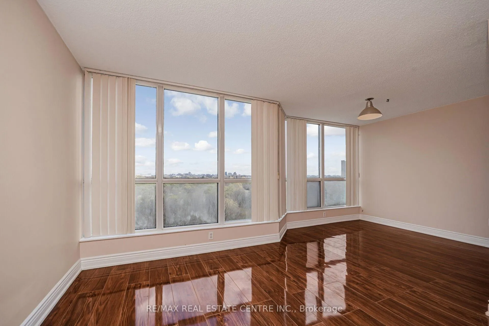 Photo 14 of Unit 607, 3 Rowntree Road, Etobicoke, Mount Olive-Silverstone-Jamestown — HOMEH