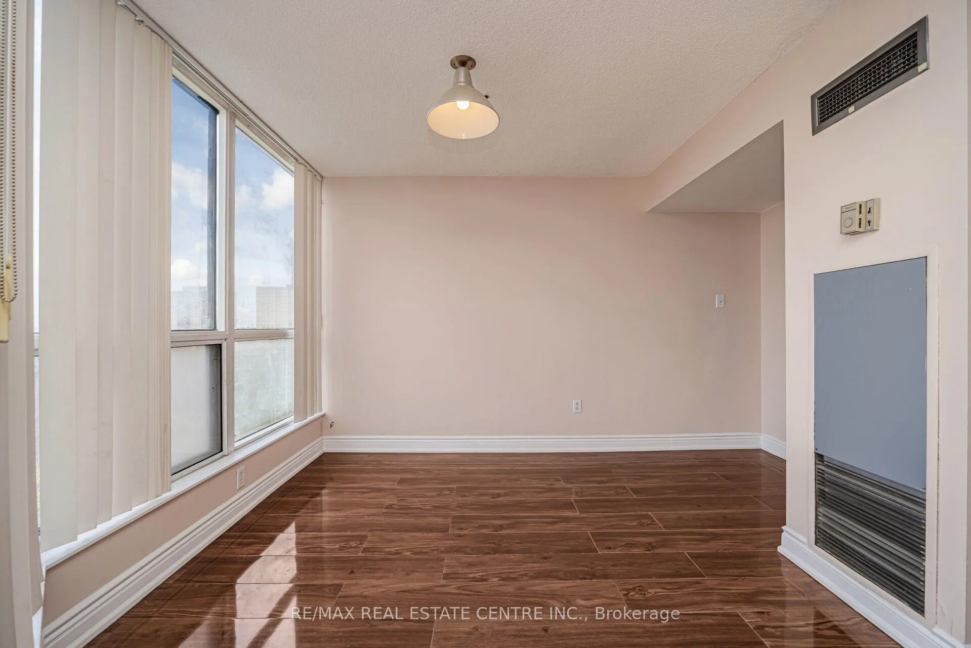 Photo 16 of Unit 607, 3 Rowntree Road, Etobicoke, Mount Olive-Silverstone-Jamestown — HOMEH