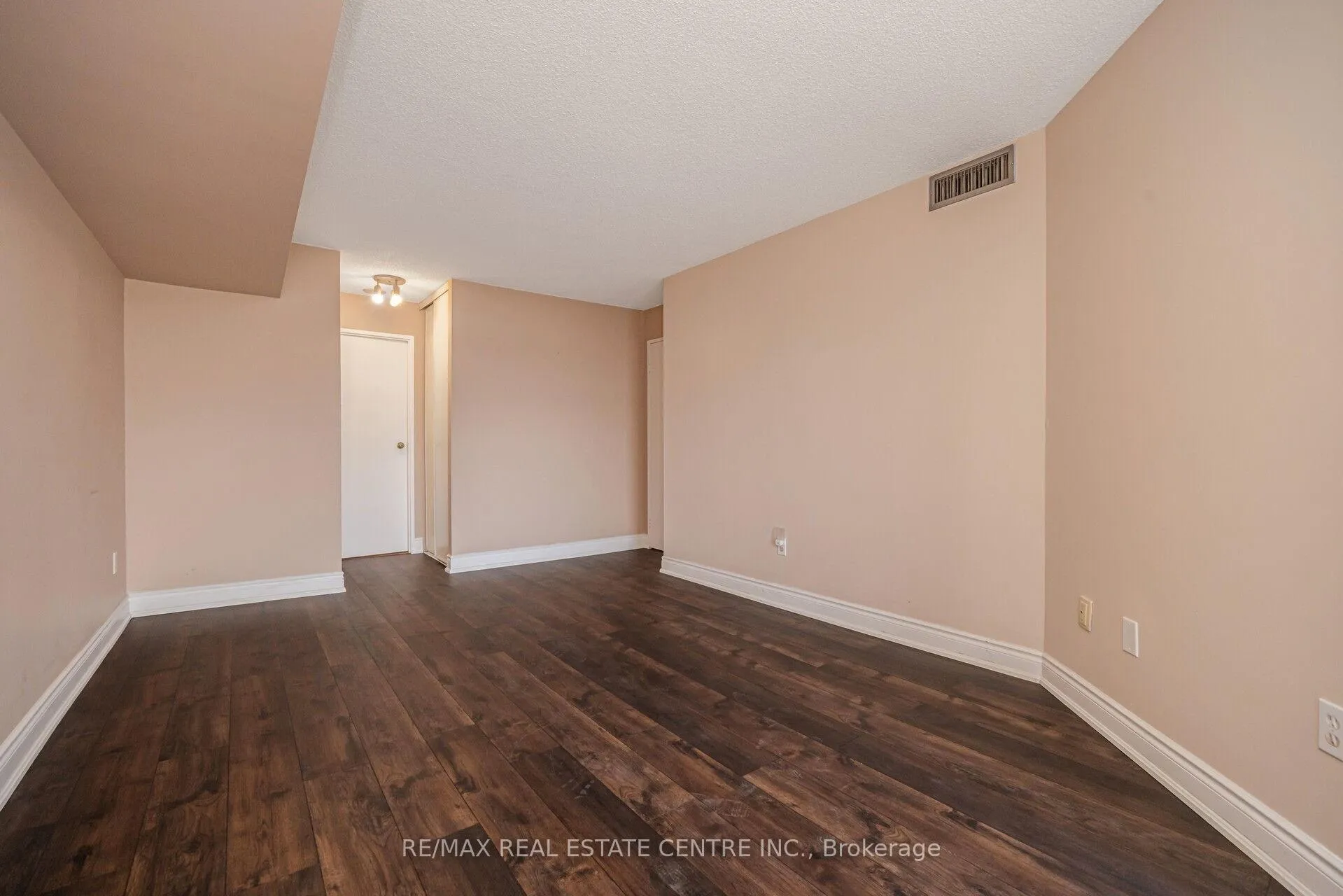 Photo 31 of Unit 607, 3 Rowntree Road, Etobicoke, Mount Olive-Silverstone-Jamestown — HOMEH