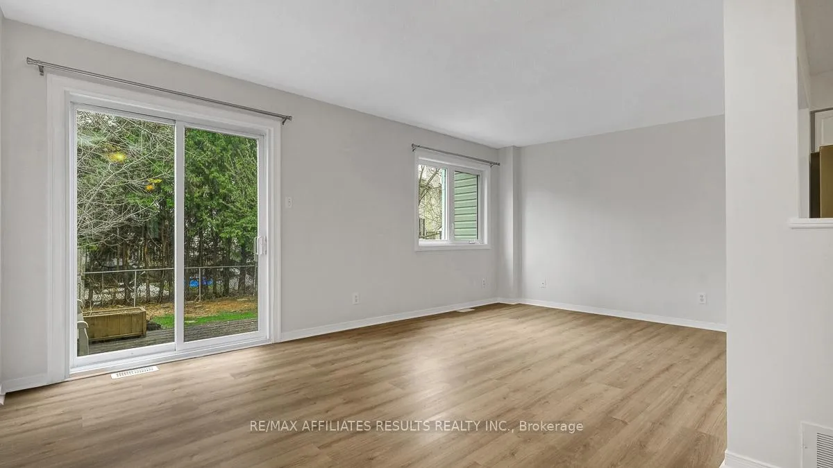 Photo 7 of 13 Springcreek Crescent, Ottawa, Kanata - Bridlewood — HOMEH