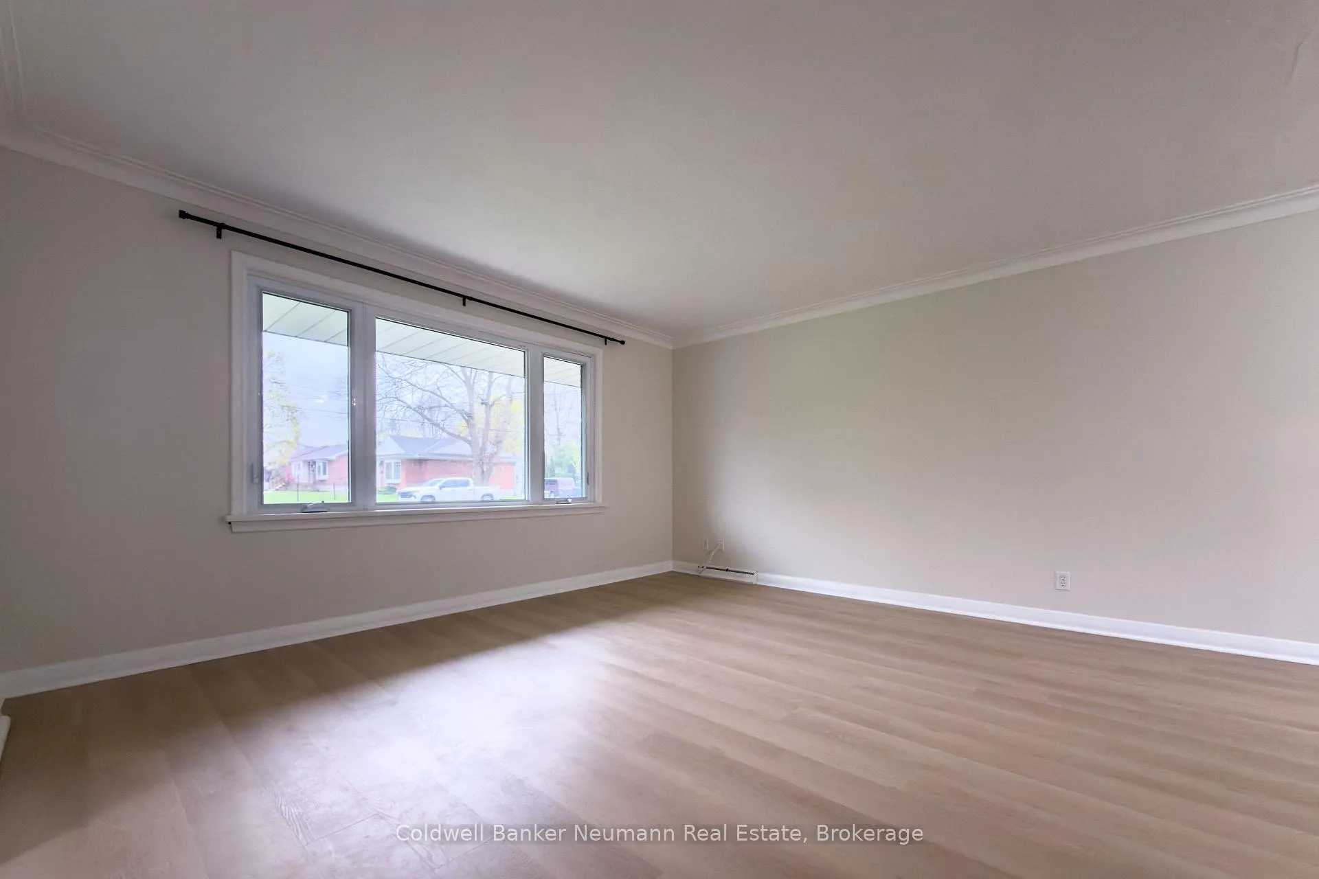 Photo 3 of 109 Pleasant Road, Guelph, General Hospital — HOMEH