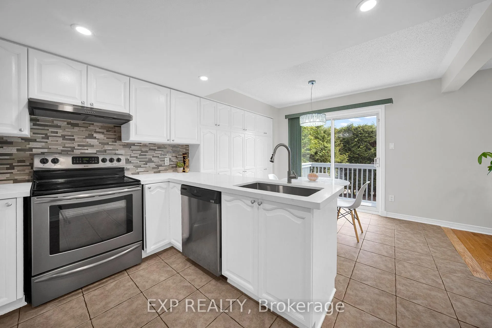 Photo 13 of 126 Grenadier Way, Ottawa, Barrhaven - Longfields — HOMEH