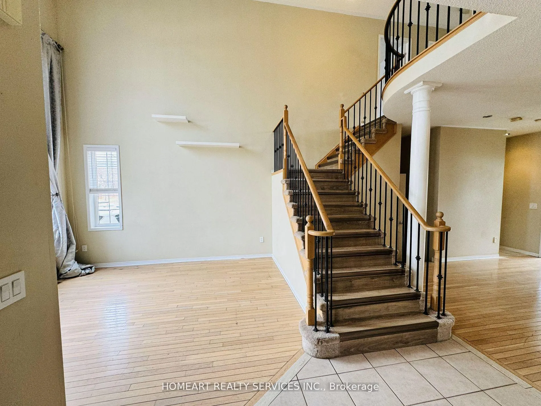 Photo 3 of 81 Emery Hill Boulevard, Markham, Berczy — HOMEH