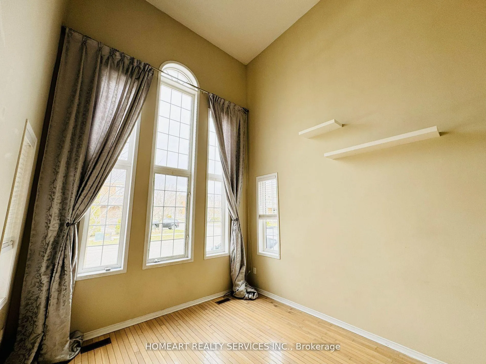 Photo 4 of 81 Emery Hill Boulevard, Markham, Berczy — HOMEH