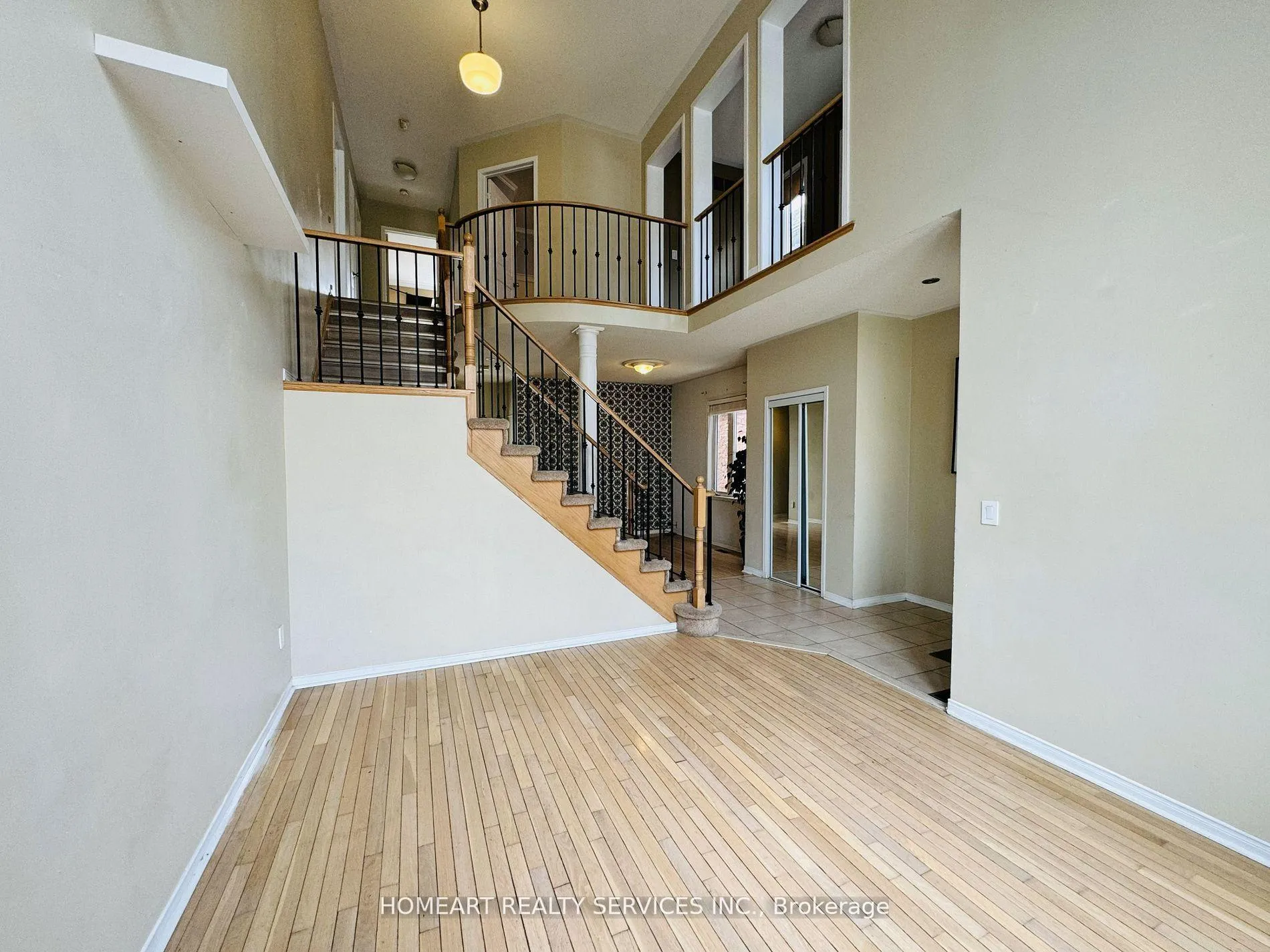 Photo 5 of 81 Emery Hill Boulevard, Markham, Berczy — HOMEH