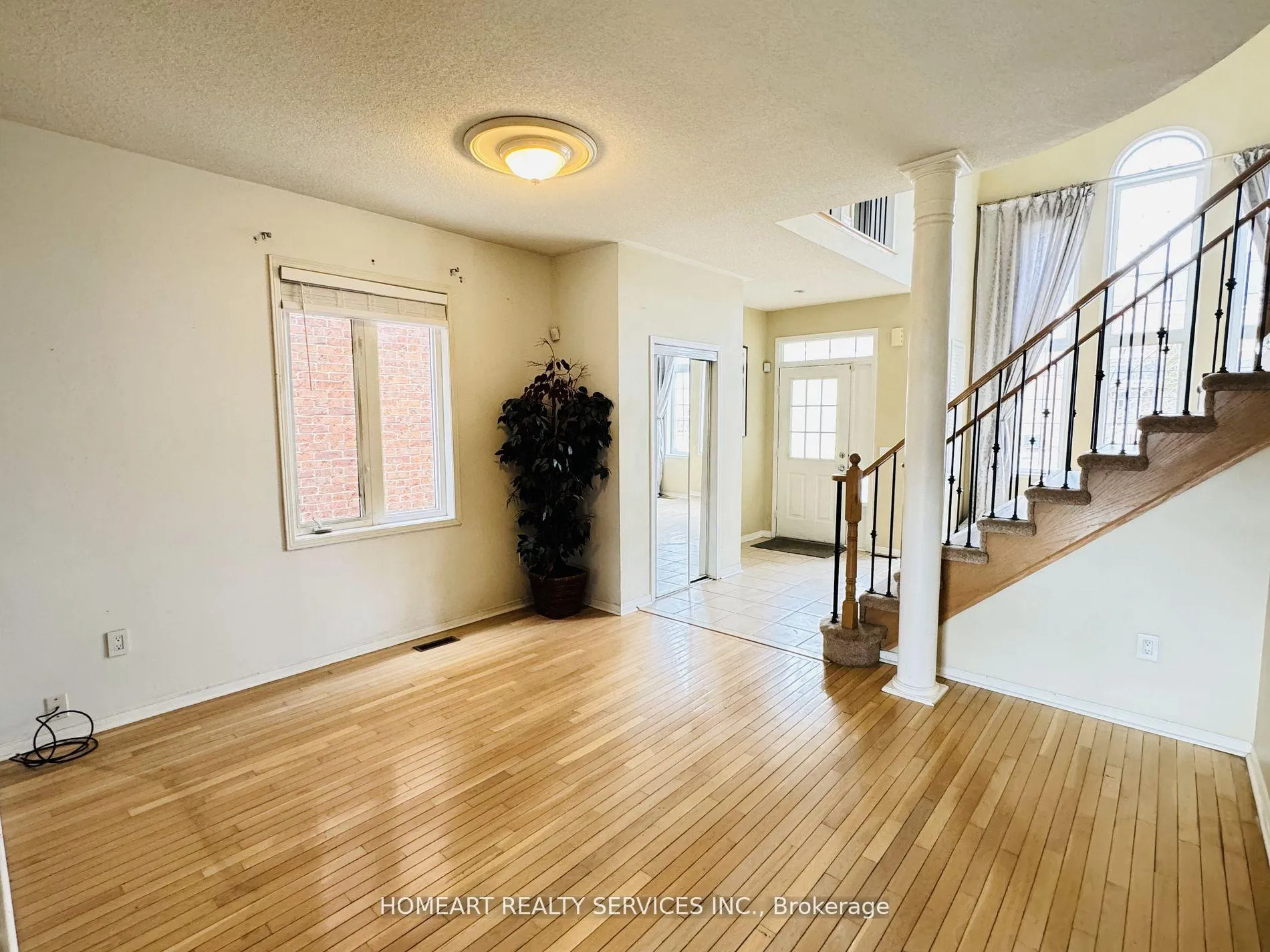 Photo 10 of 81 Emery Hill Boulevard, Markham, Berczy — HOMEH