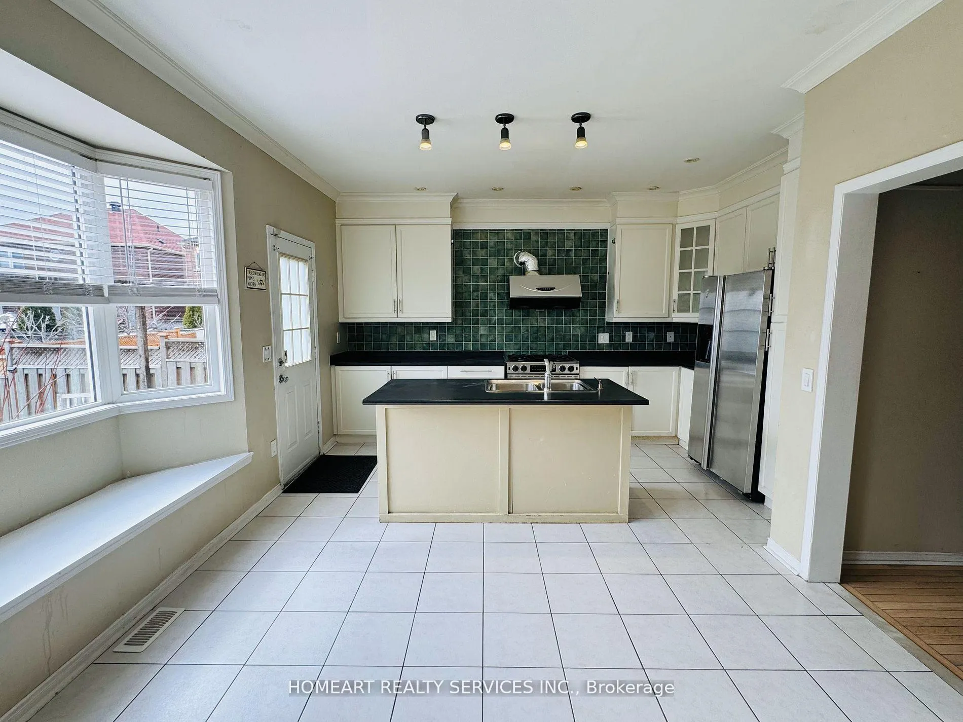Photo 16 of 81 Emery Hill Boulevard, Markham, Berczy — HOMEH