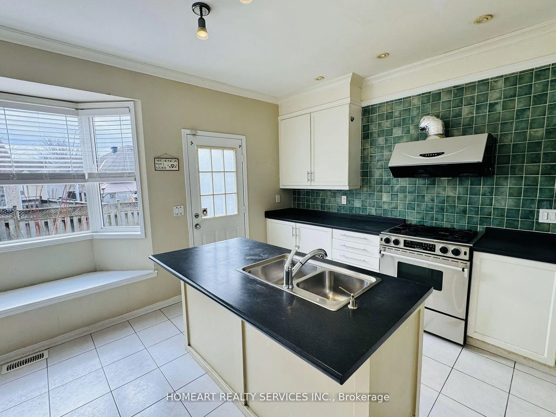 Photo 18 of 81 Emery Hill Boulevard, Markham, Berczy — HOMEH