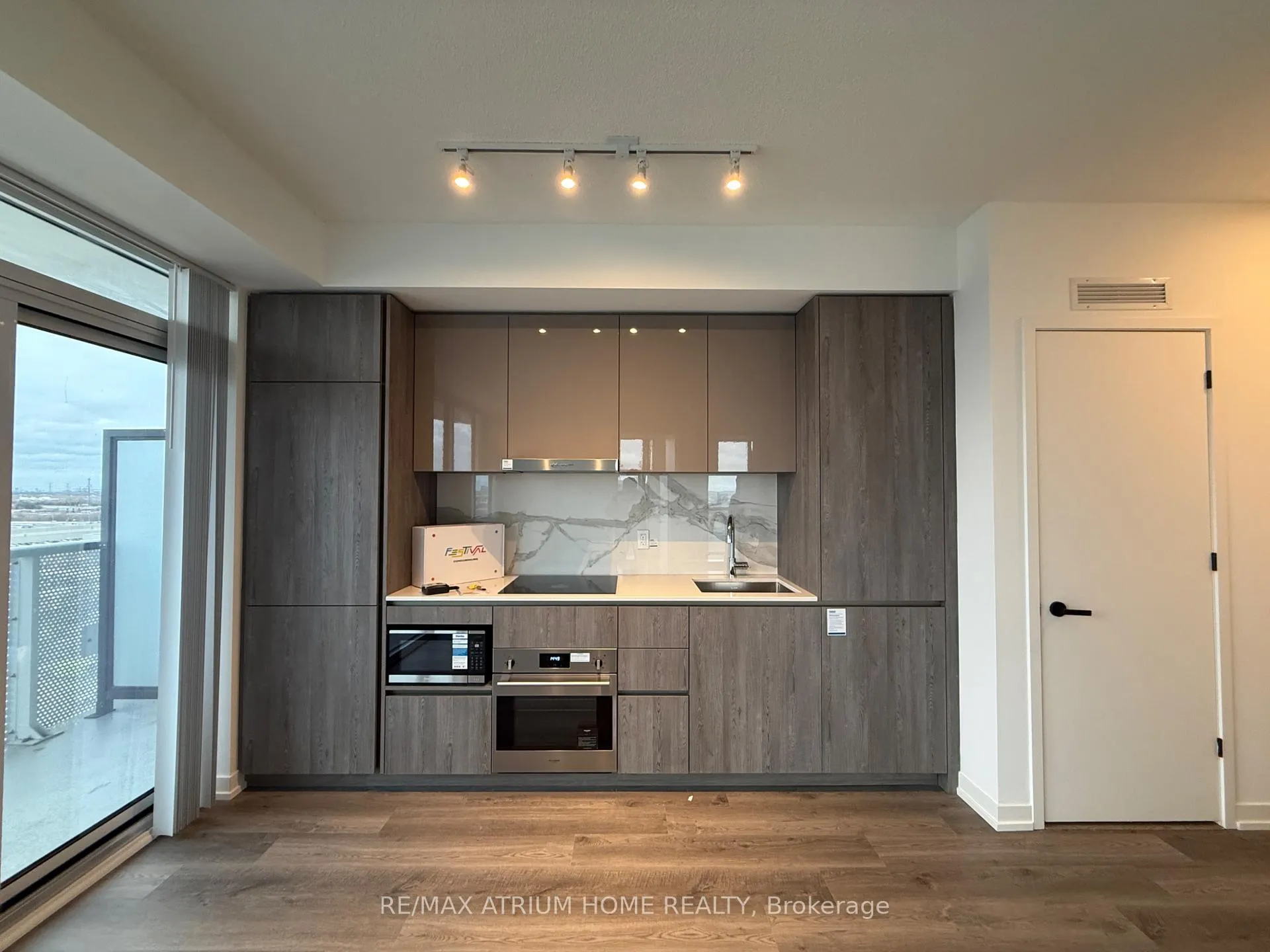 Photo 2 of Unit 1206, 8 Interchange Way, Vaughan, Vaughan Corporate Centre — HOMEH