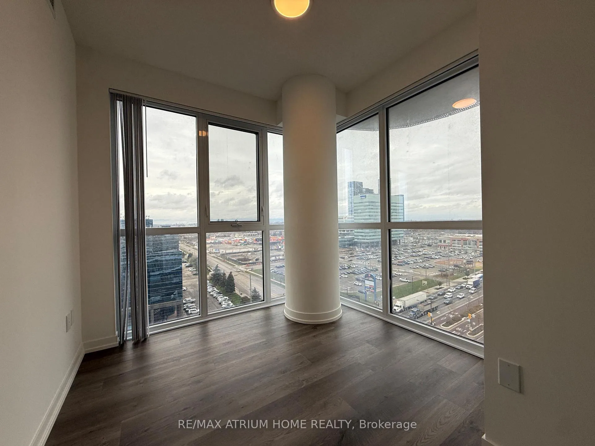 Photo 5 of Unit 1206, 8 Interchange Way, Vaughan, Vaughan Corporate Centre — HOMEH