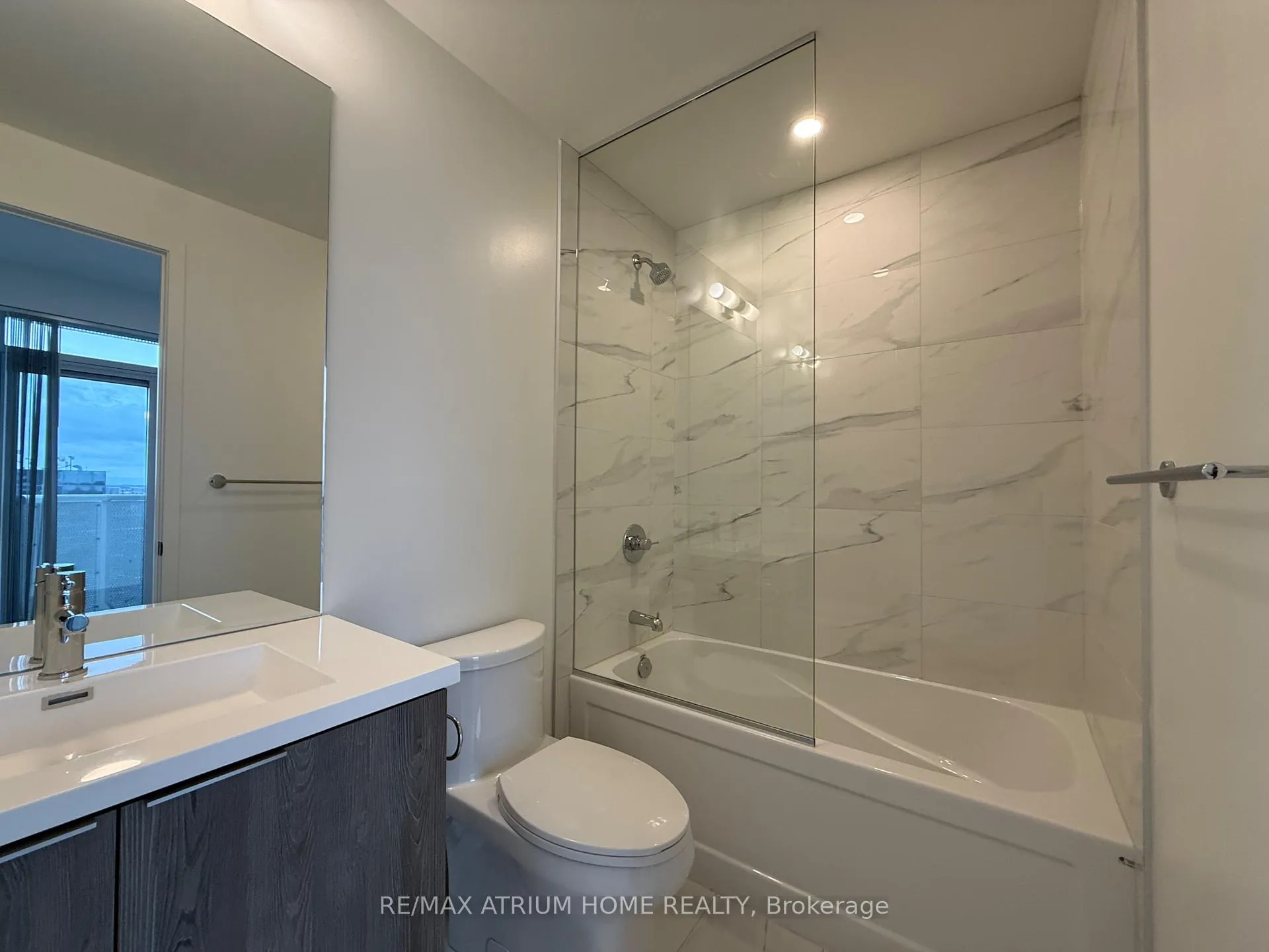 Photo 6 of Unit 1206, 8 Interchange Way, Vaughan, Vaughan Corporate Centre — HOMEH