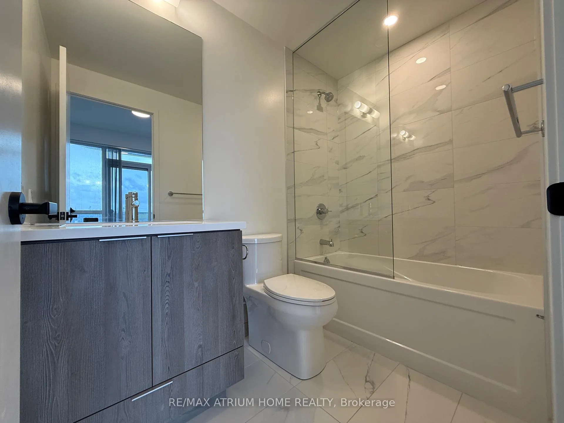 Photo 7 of Unit 1206, 8 Interchange Way, Vaughan, Vaughan Corporate Centre — HOMEH