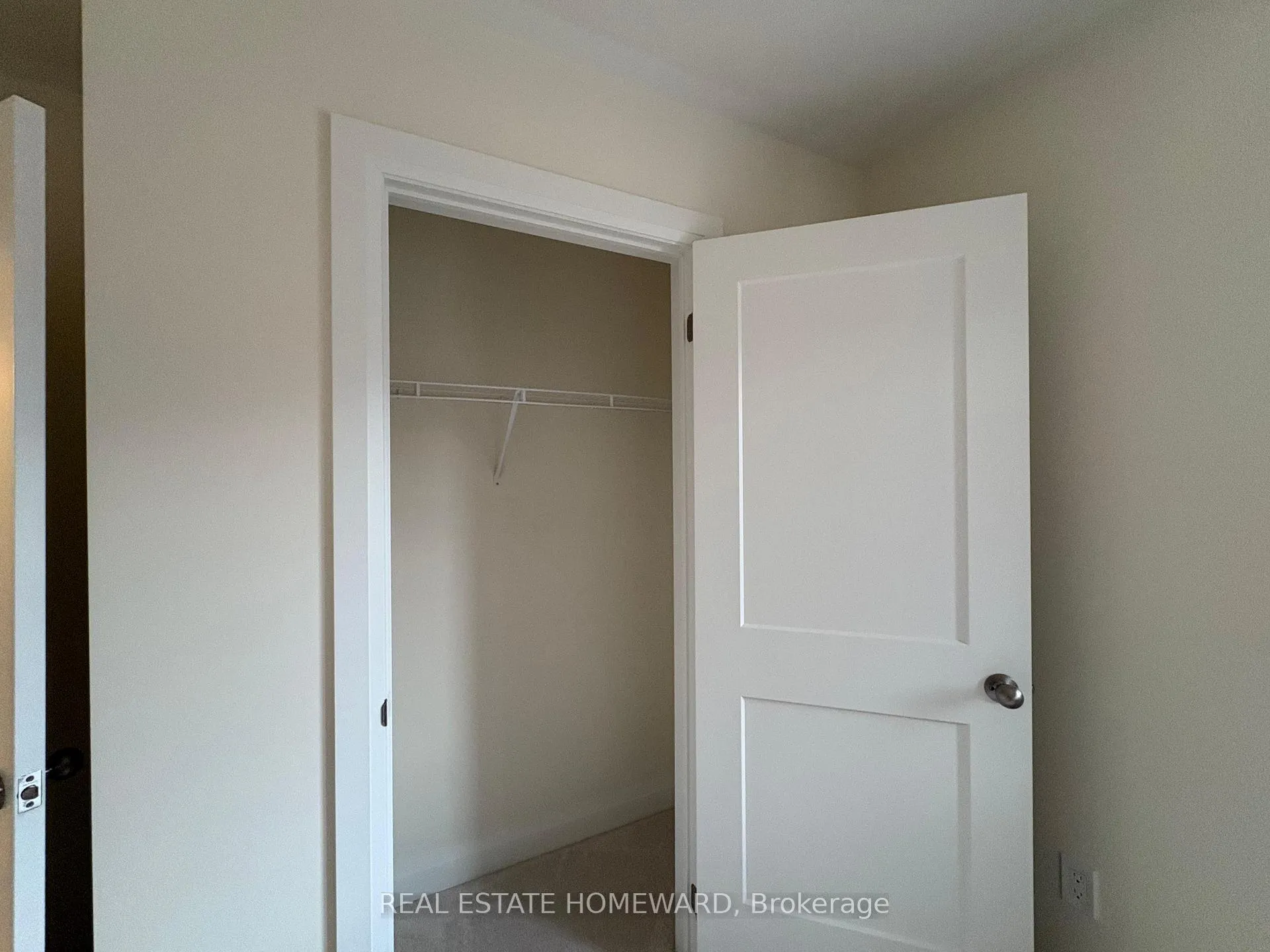 Photo 15 of 68 Robin Trail, Scugog, Port Perry — HOMEH