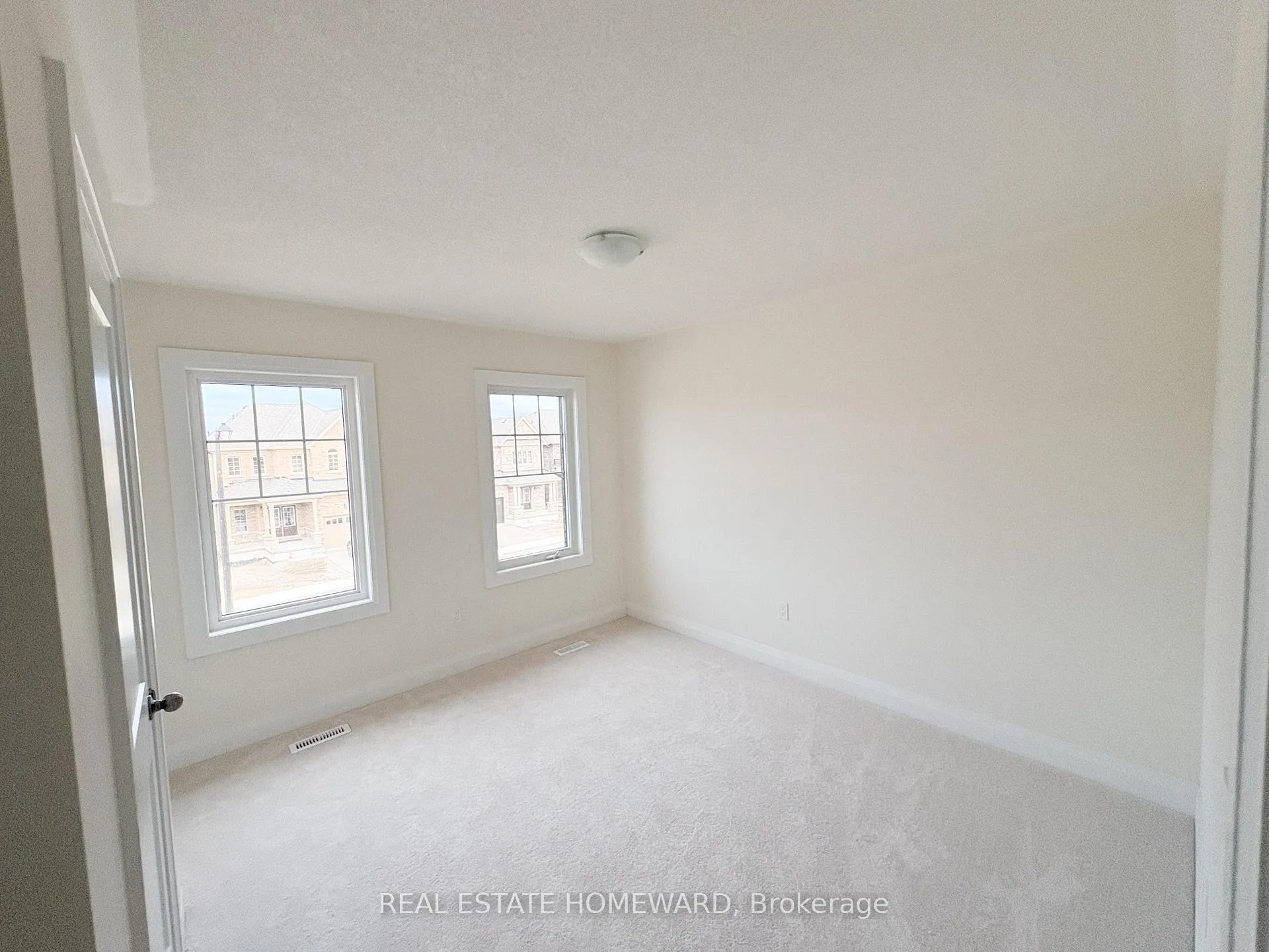 Photo 16 of 68 Robin Trail, Scugog, Port Perry — HOMEH