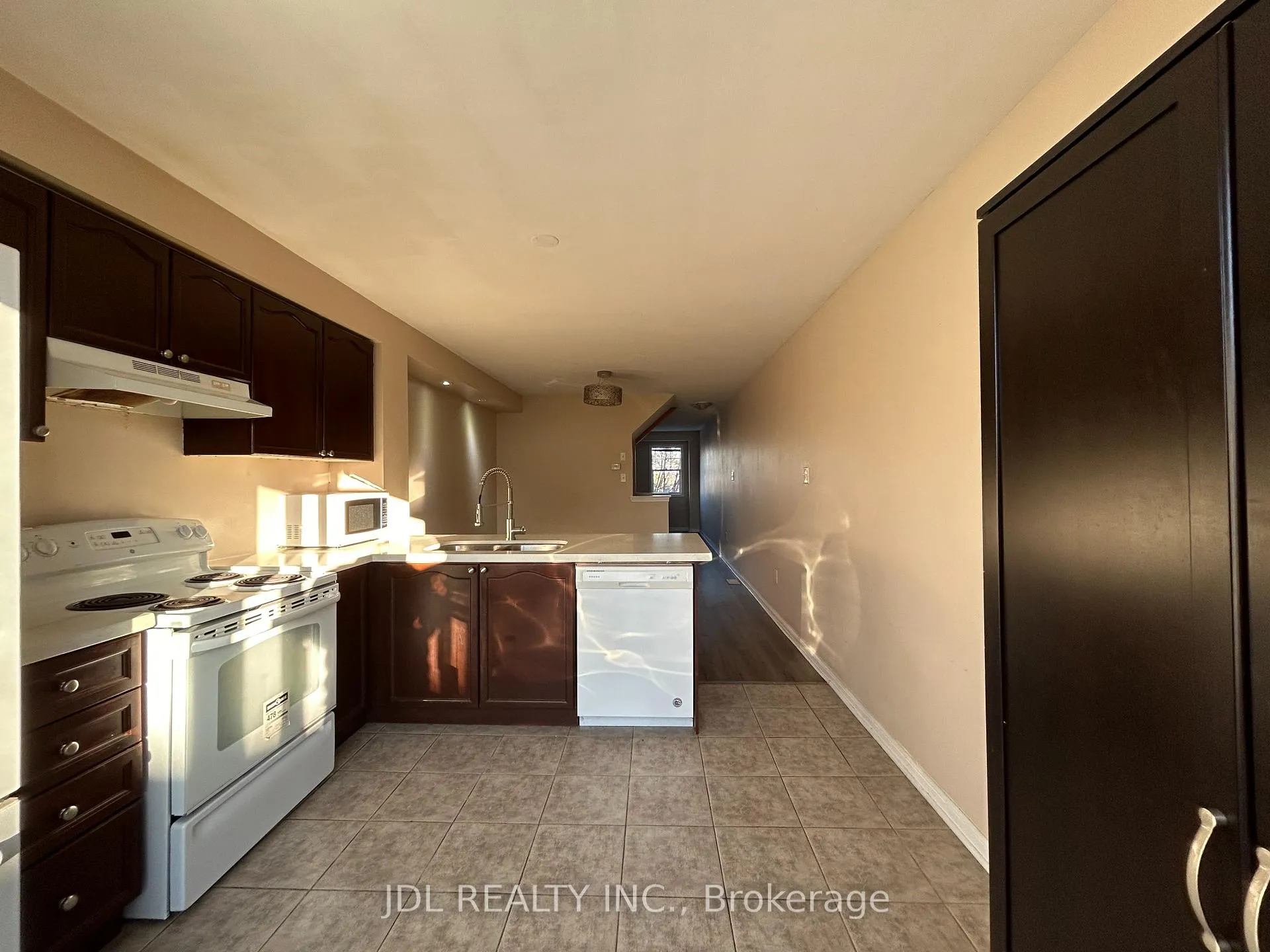 Photo 5 of 233A Rouge River Dr, Scarborough, Rouge — HOMEH