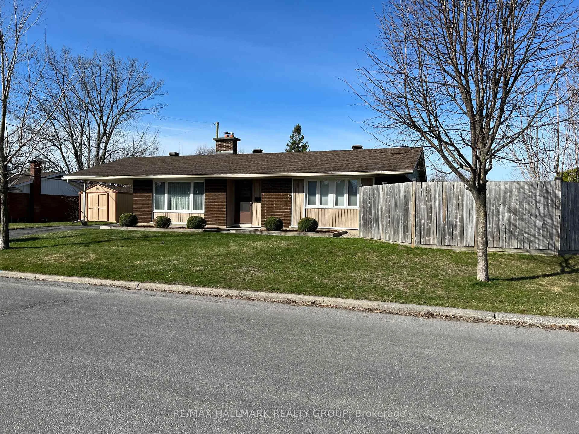Photo 3 of 1248 Tompkins Street, Ottawa, Queensway Terrace South/Ridgeview — HOMEH