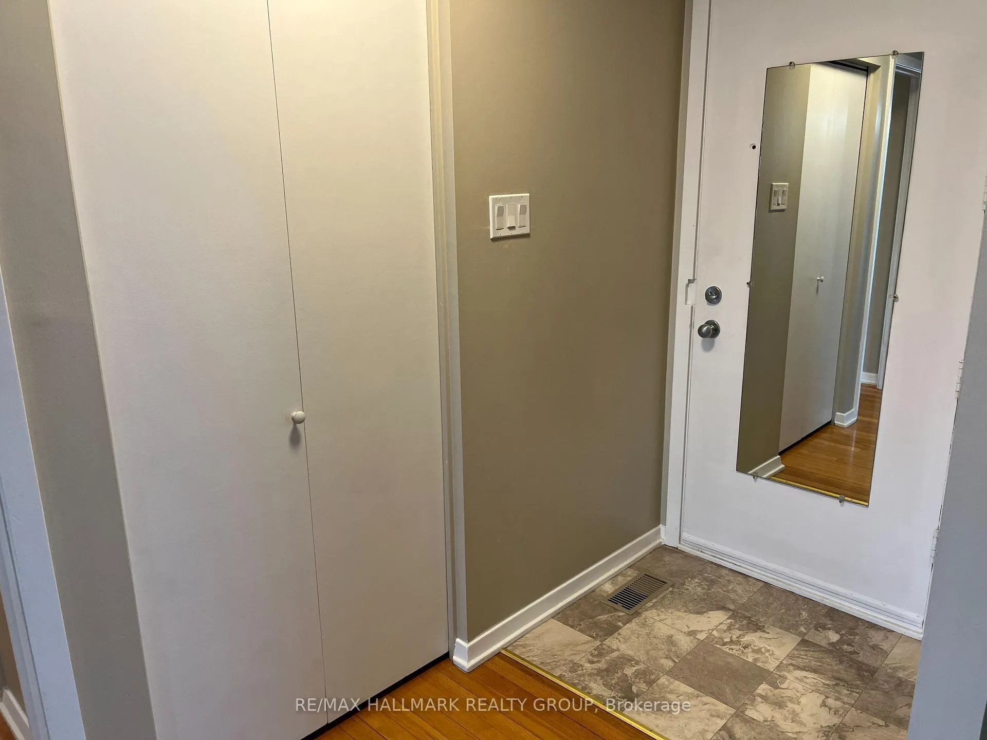 Photo 4 of 1248 Tompkins Street, Ottawa, Queensway Terrace South/Ridgeview — HOMEH