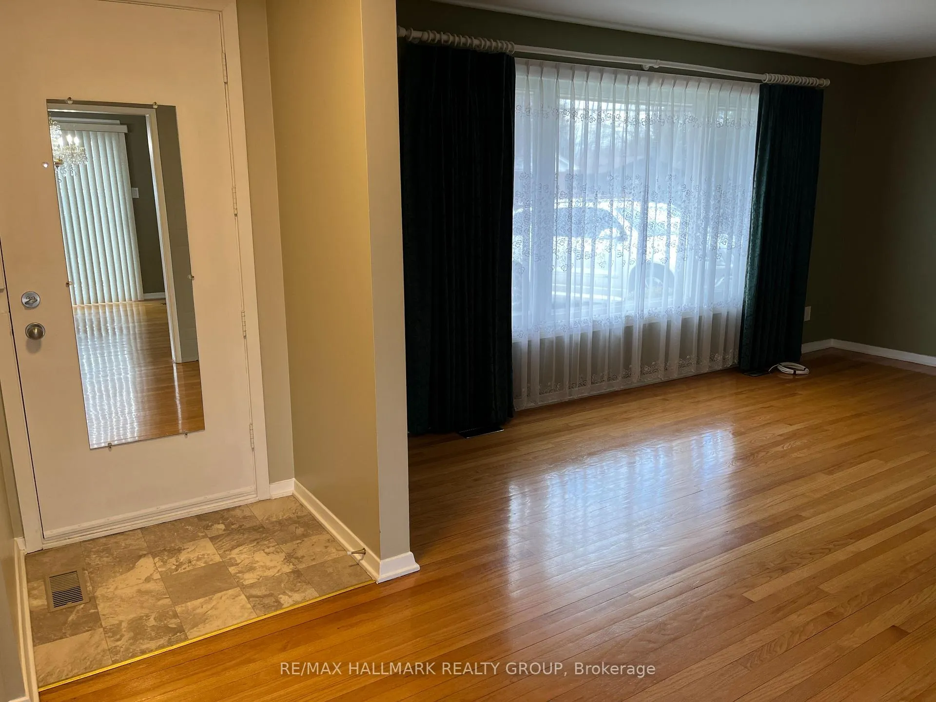 Photo 5 of 1248 Tompkins Street, Ottawa, Queensway Terrace South/Ridgeview — HOMEH