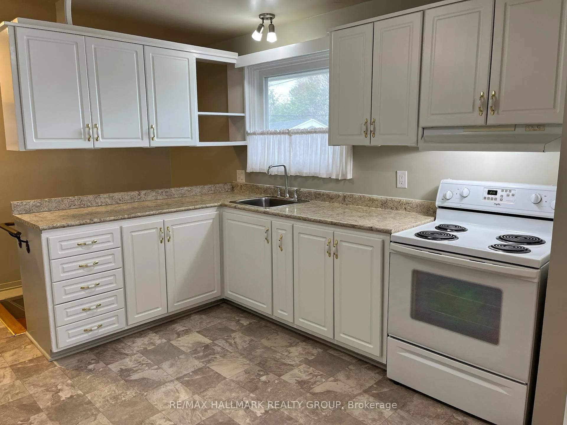 Photo 10 of 1248 Tompkins Street, Ottawa, Queensway Terrace South/Ridgeview — HOMEH