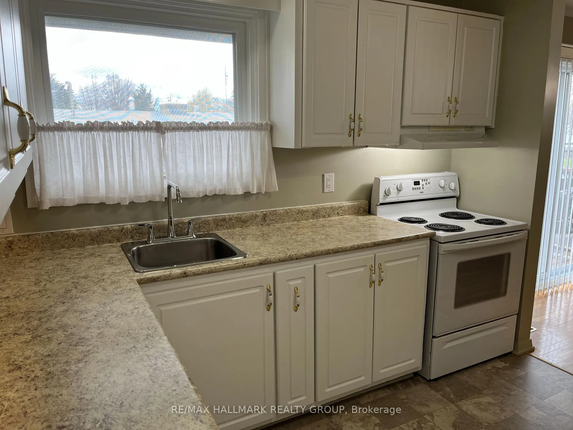 Photo 11 of 1248 Tompkins Street, Ottawa, Queensway Terrace South/Ridgeview — HOMEH