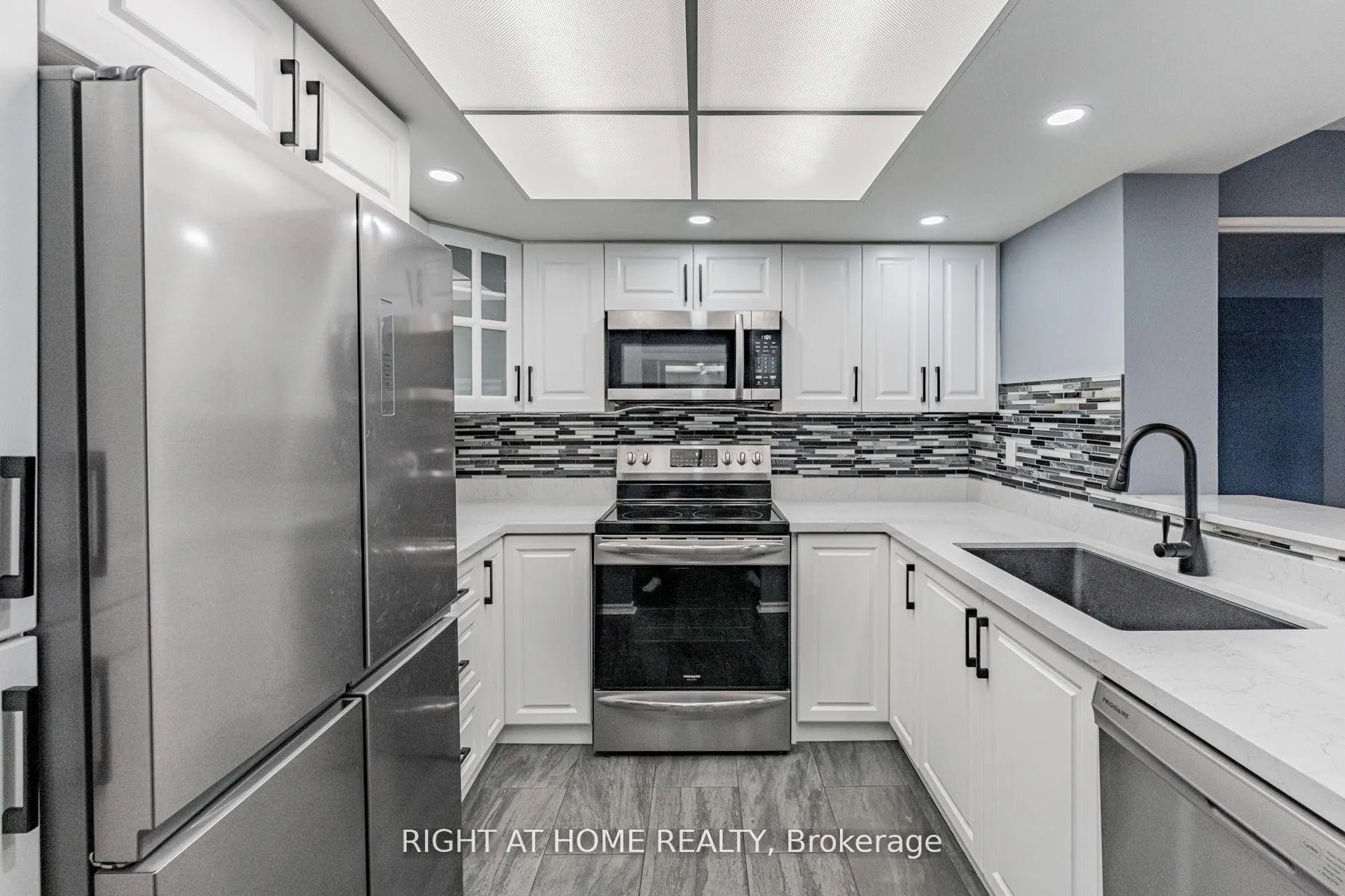 Photo 5 of Unit 1511, 335 Webb Drive, Mississauga, City Centre — HOMEH