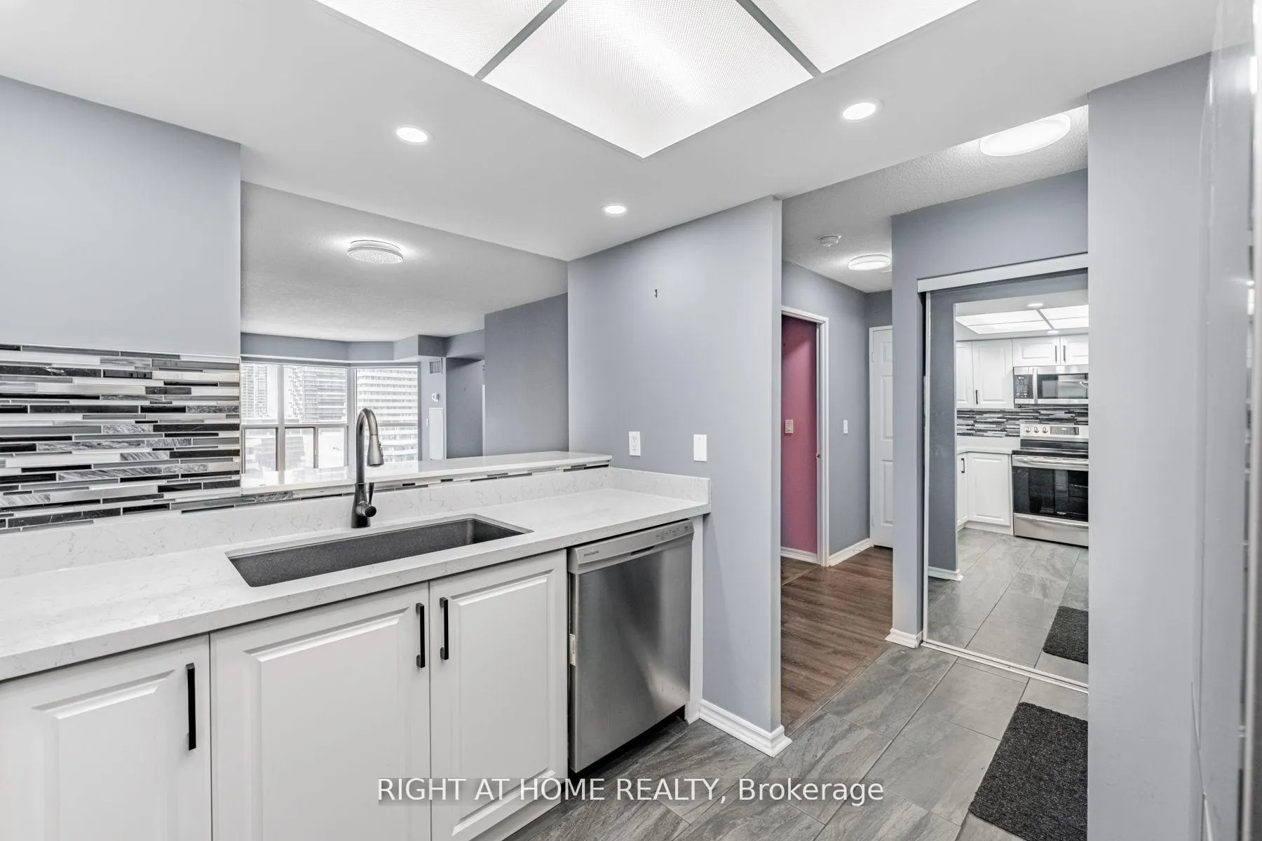 Photo 7 of Unit 1511, 335 Webb Drive, Mississauga, City Centre — HOMEH