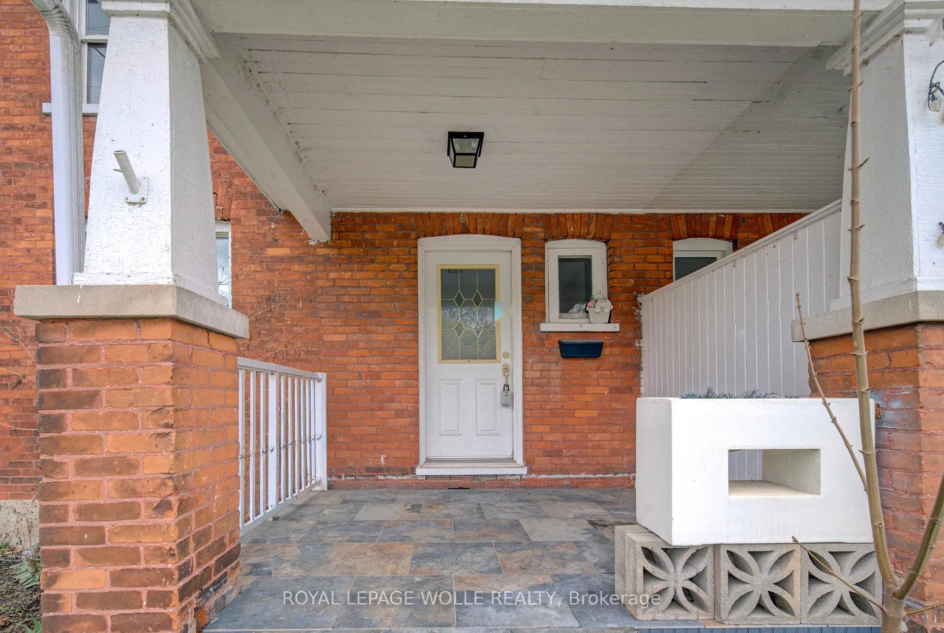 Photo 2 of 28 Willow Street, Brant, Paris — HOMEH
