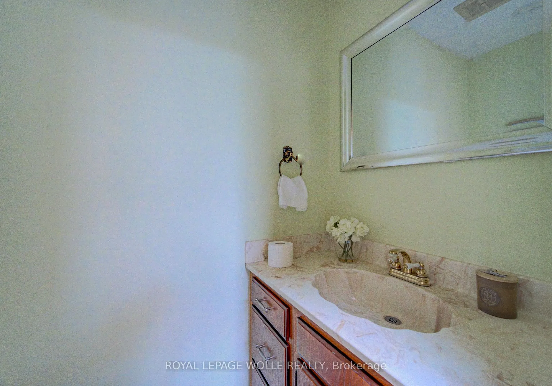 Photo 18 of 28 Willow Street, Brant, Paris — HOMEH