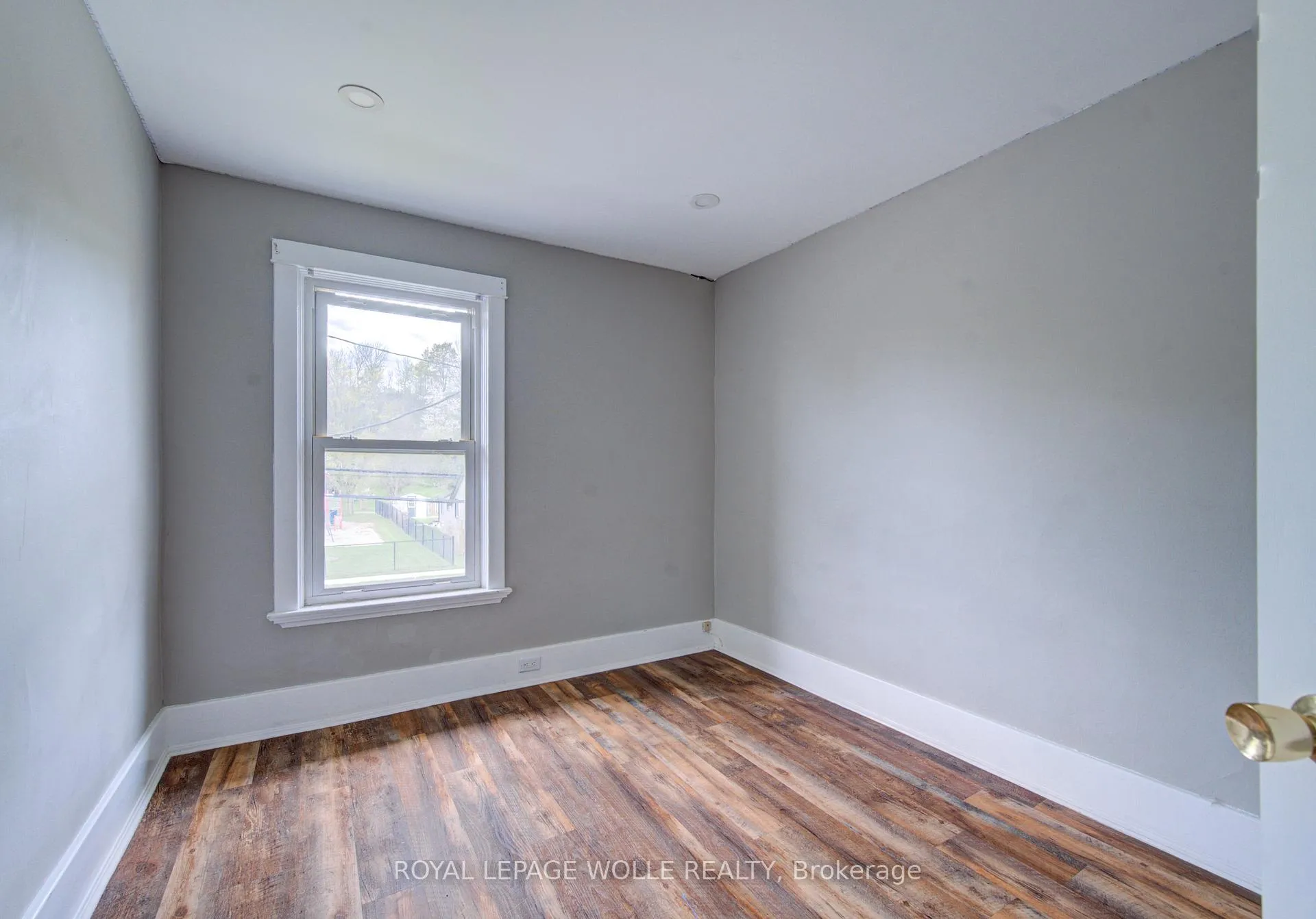 Photo 24 of 28 Willow Street, Brant, Paris — HOMEH